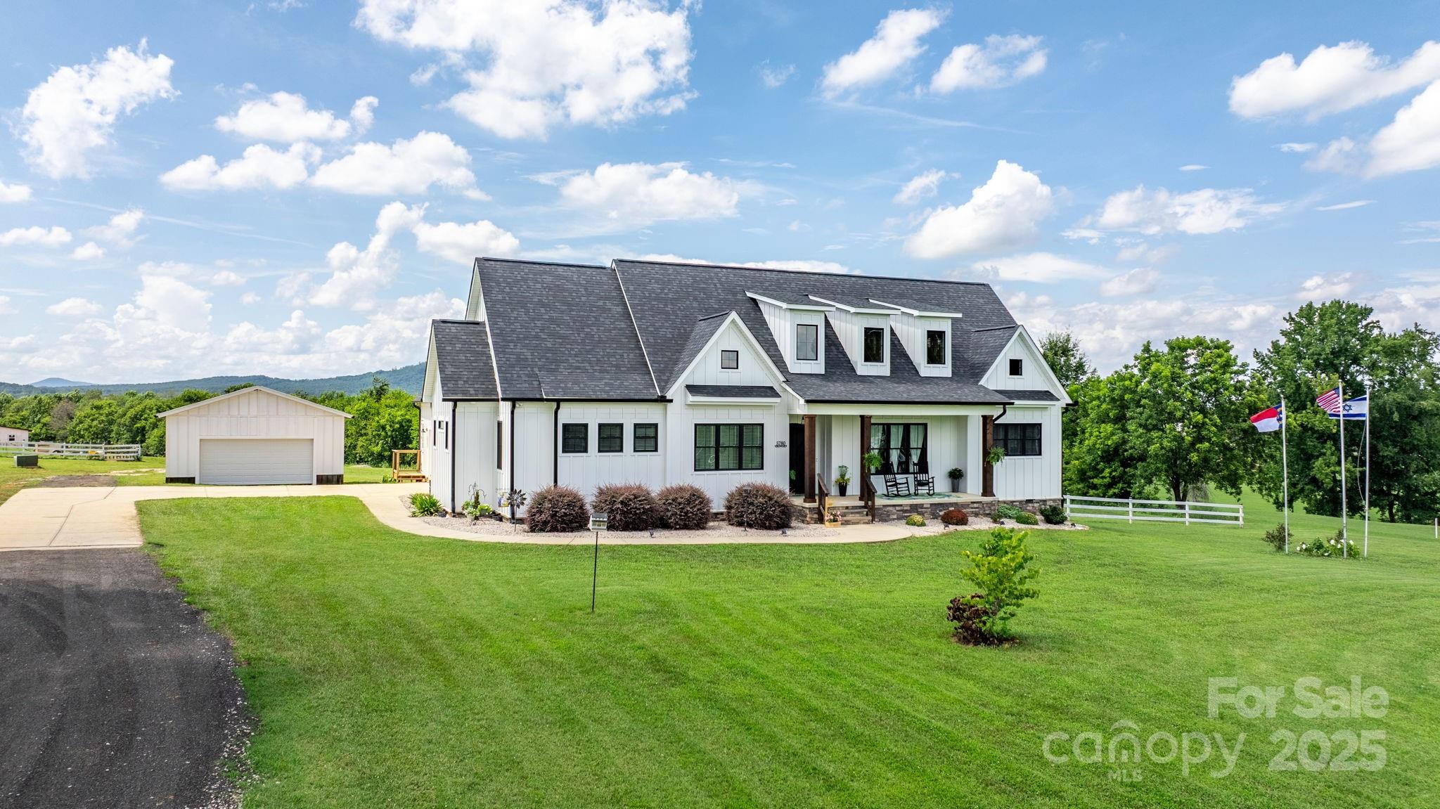 Hickory, North Carolina, 28602, United States, ,4 BathroomsBathrooms,Residential,Active,1894779