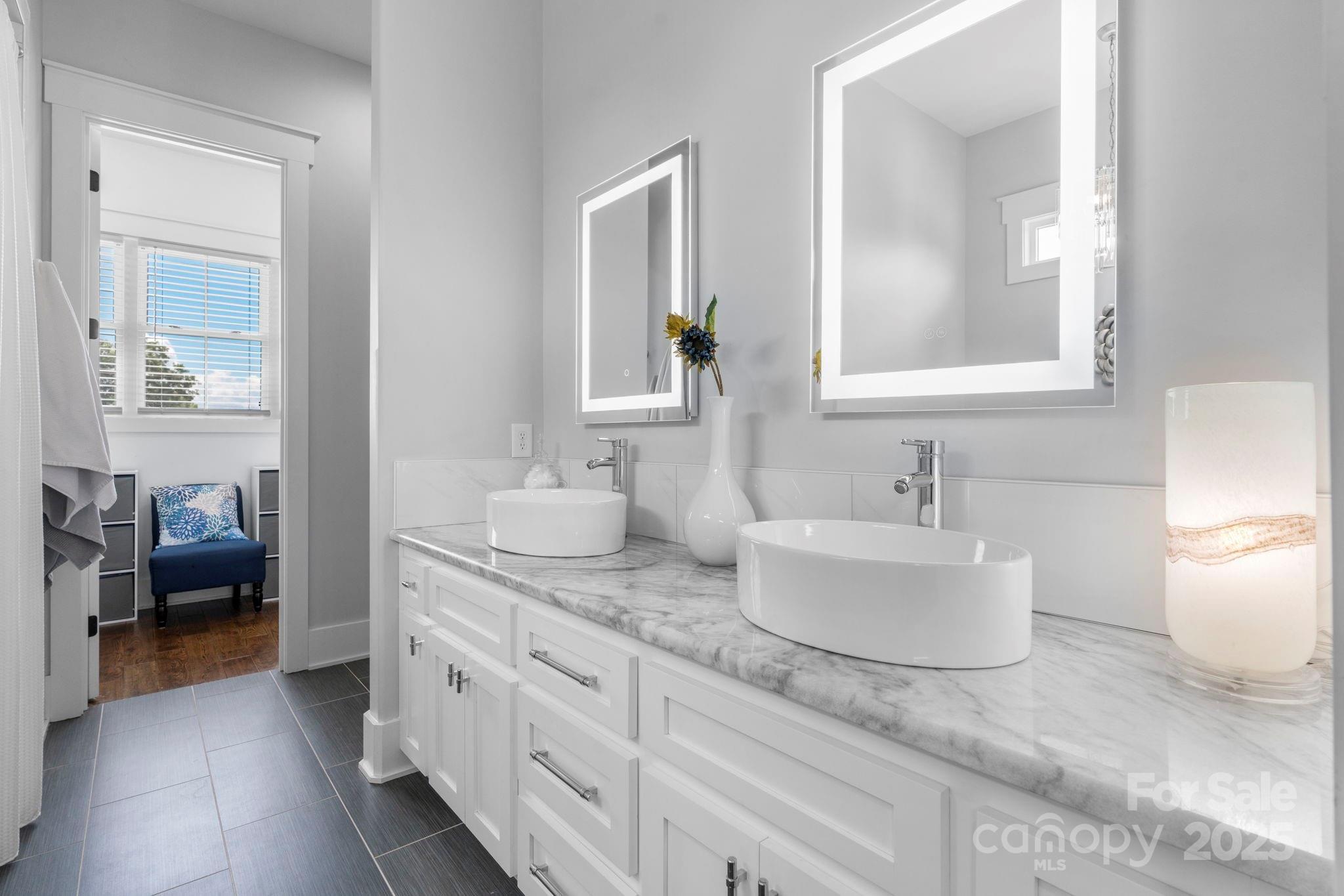 Hickory, North Carolina, 28602, United States, ,4 BathroomsBathrooms,Residential,Active,1894779