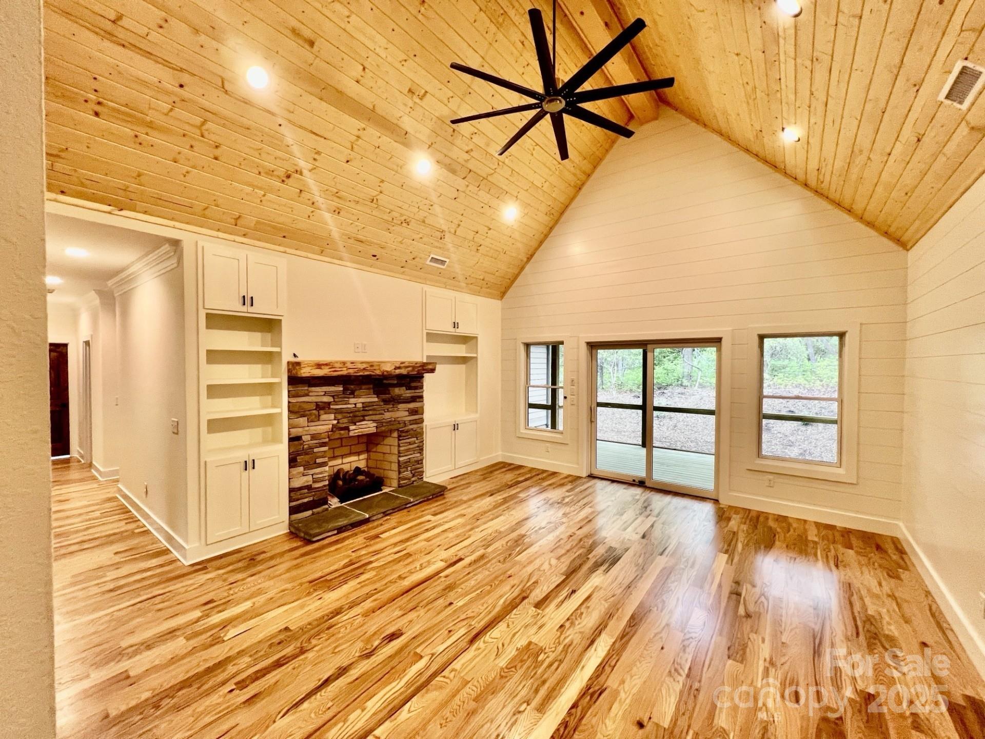 Brevard, North Carolina, 28712, United States, 4 Bedrooms Bedrooms, ,3 BathroomsBathrooms,Residential,Active,1997608