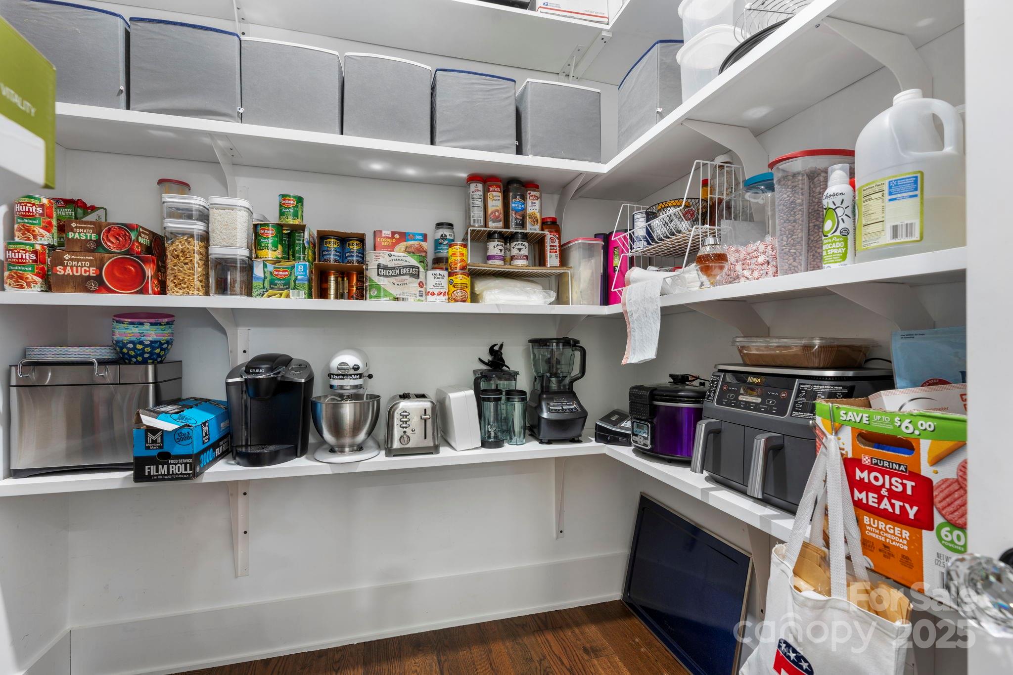 Hickory, North Carolina, 28602, United States, ,4 BathroomsBathrooms,Residential,Active,1894779