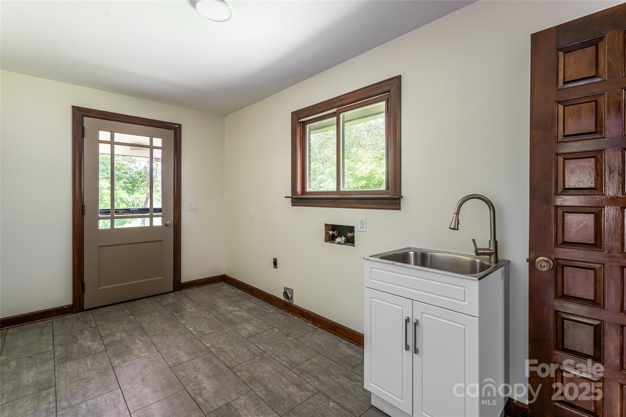 Leicester, North Carolina, 28748, United States, 4 Bedrooms Bedrooms, ,3 BathroomsBathrooms,Residential,Active,1927647