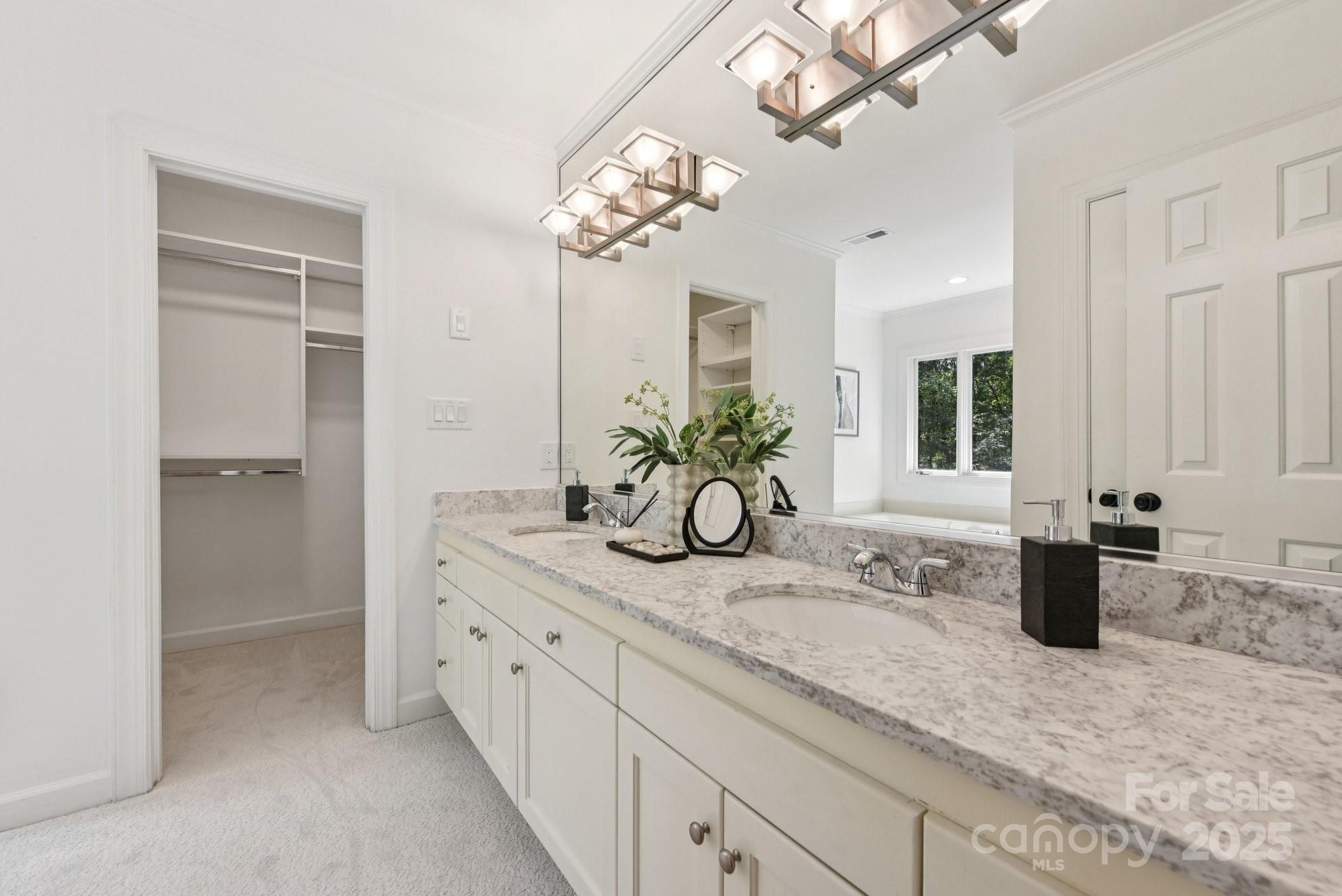 Charlotte, North Carolina, 28210, United States, 4 Bedrooms Bedrooms, ,5 BathroomsBathrooms,Residential,Active,1920239