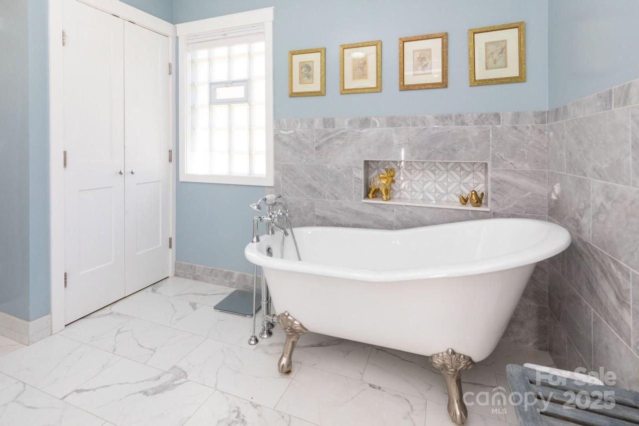 Canton, North Carolina, 28716, United States, 3 Bedrooms Bedrooms, ,4 BathroomsBathrooms,Residential,Active,2007140