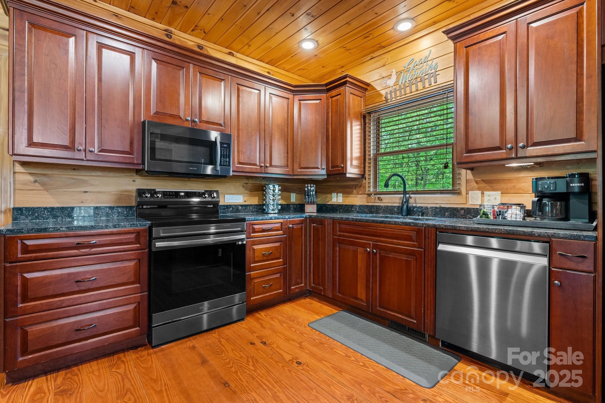 Marion, North Carolina, 28752, United States, 7 Bedrooms Bedrooms, ,5 BathroomsBathrooms,Residential,Active,1953022