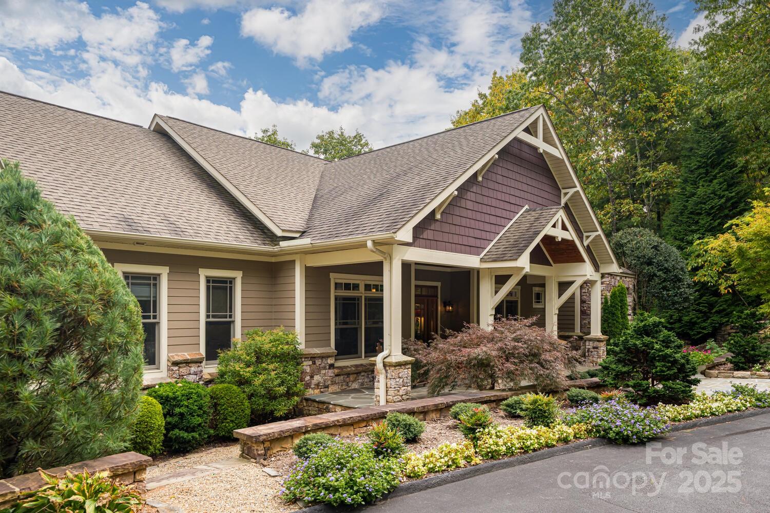 Flat Rock, North Carolina, 28731, United States, 3 Bedrooms Bedrooms, ,4 BathroomsBathrooms,Residential,Active,1965787