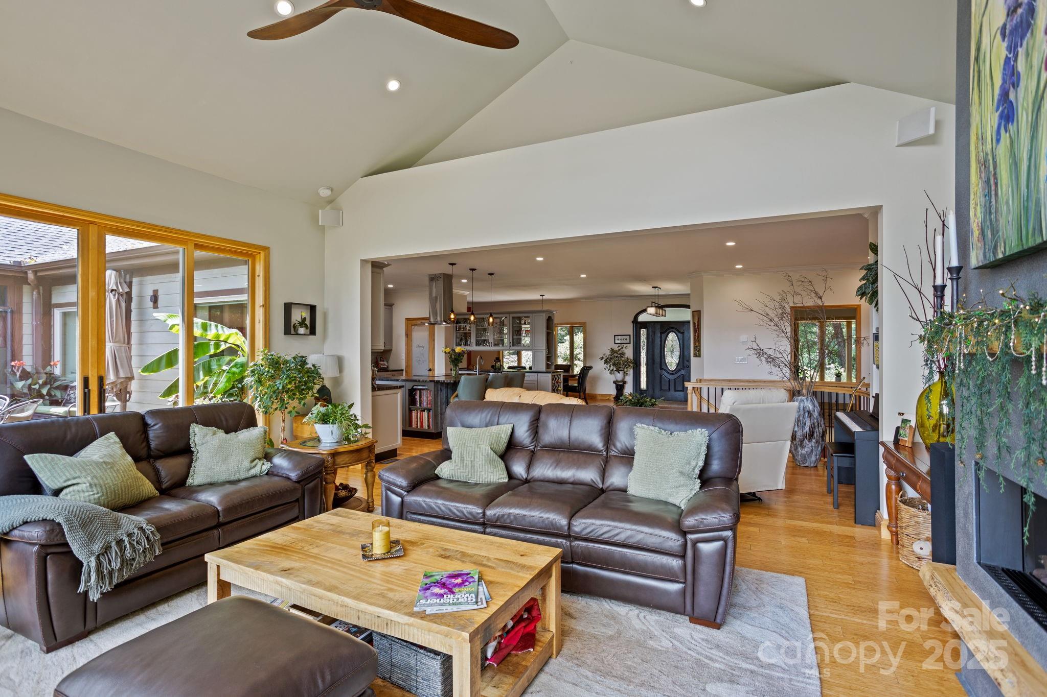 Flat Rock, North Carolina, 28731, United States, 3 Bedrooms Bedrooms, ,4 BathroomsBathrooms,Residential,Active,1936630
