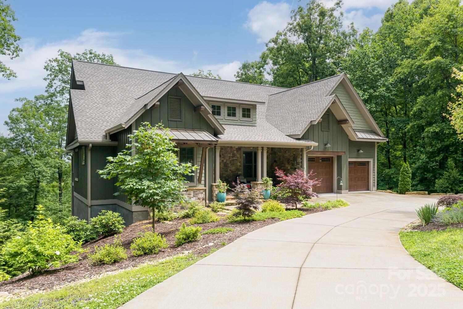 Flat Rock, North Carolina, 28731, United States, ,4 BathroomsBathrooms,Residential,Active,1860239