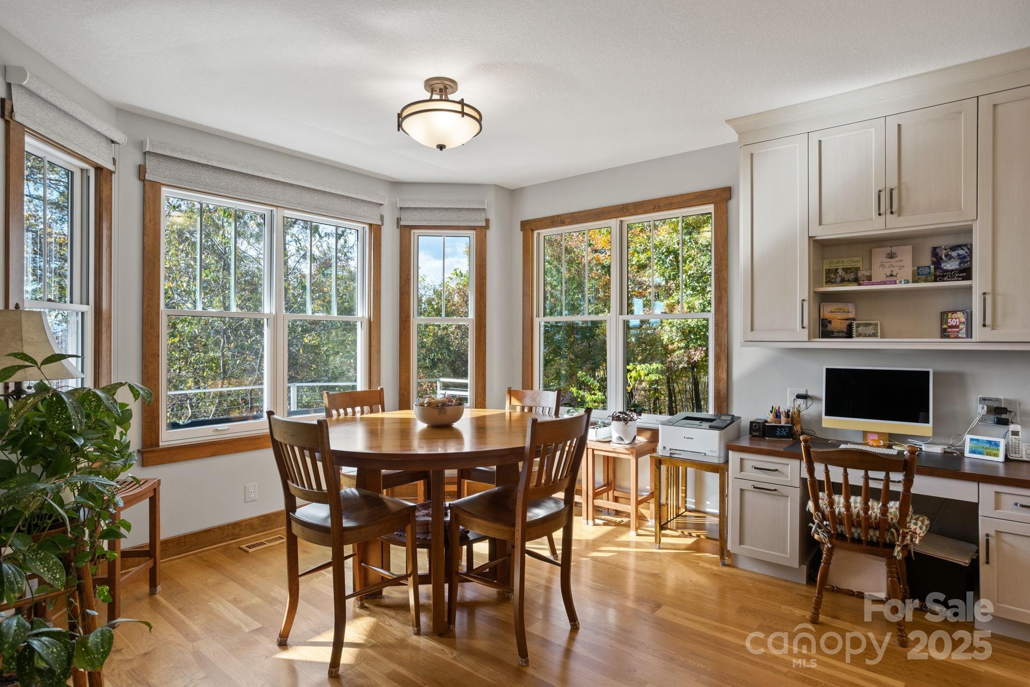 Hendersonville, North Carolina, 28739, United States, 3 Bedrooms Bedrooms, ,4 BathroomsBathrooms,Residential,Active,1973289