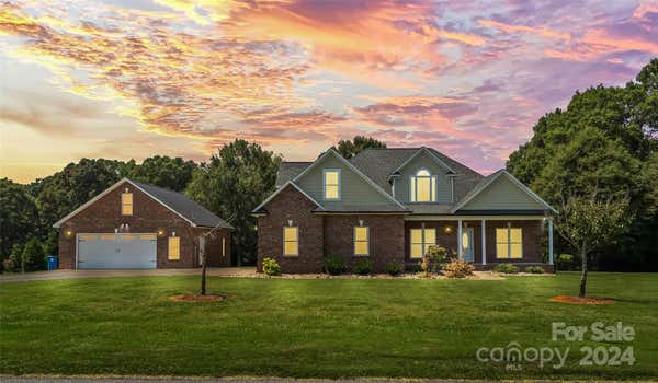 950 OAK RIDGE FARMS CIR, NEWTON, NC 28658 - Image 1