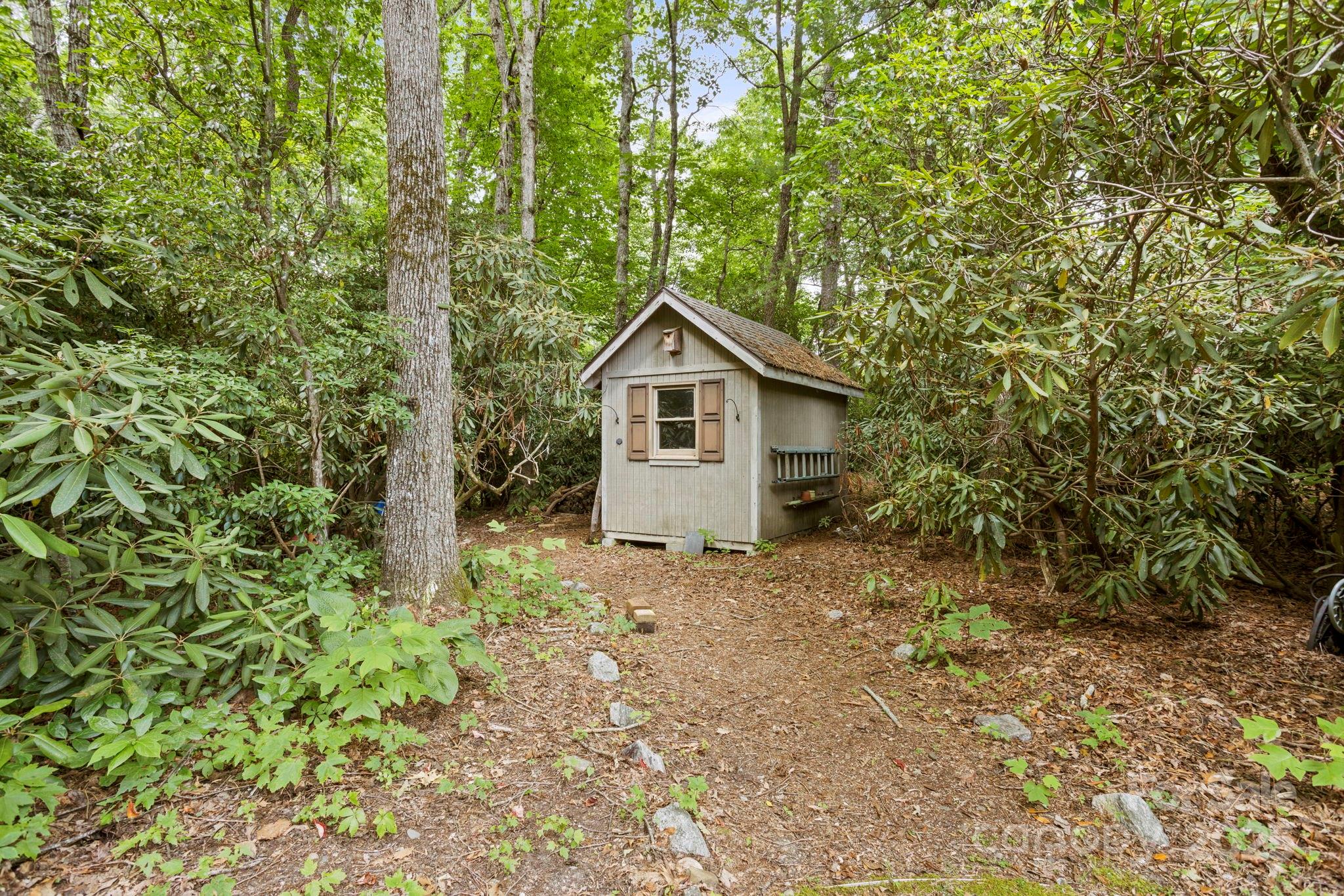 Flat Rock, North Carolina, 28731, United States, ,4 BathroomsBathrooms,Residential,Active,1769703