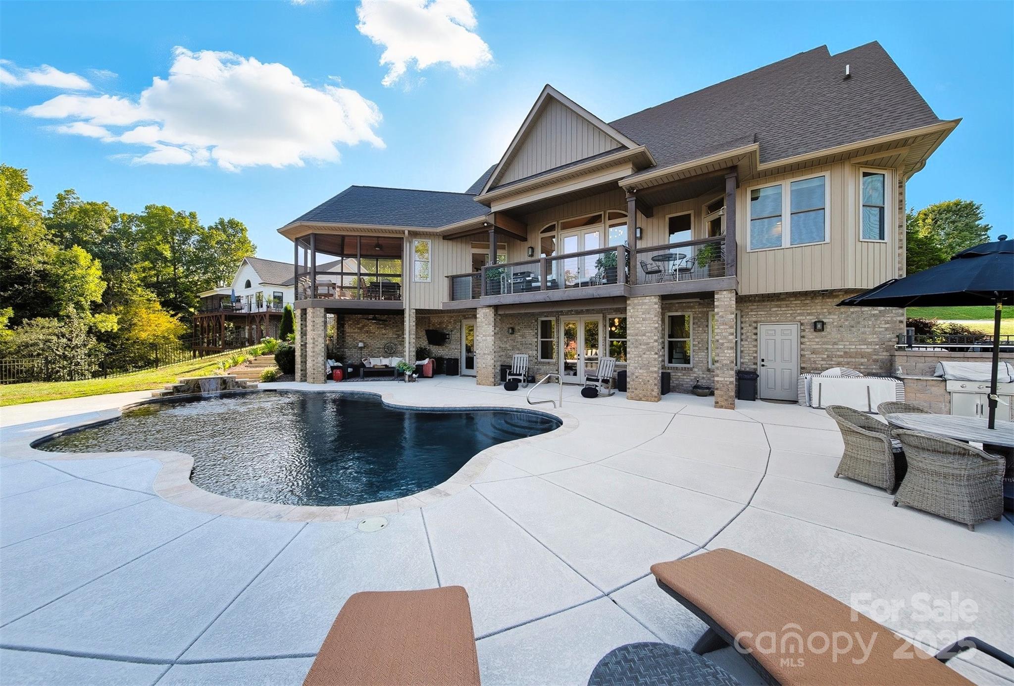 Hickory, North Carolina, 28601, United States, 3 Bedrooms Bedrooms, ,4 BathroomsBathrooms,Residential,Active,1942390