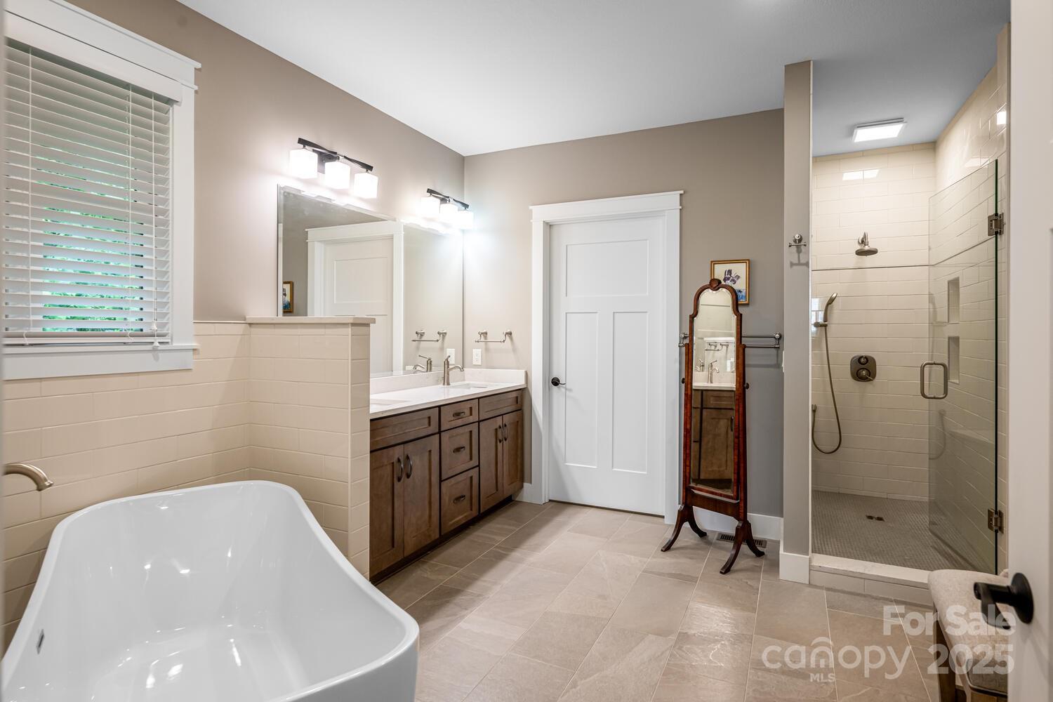 Flat Rock, North Carolina, 28731, United States, ,4 BathroomsBathrooms,Residential,Active,1860239