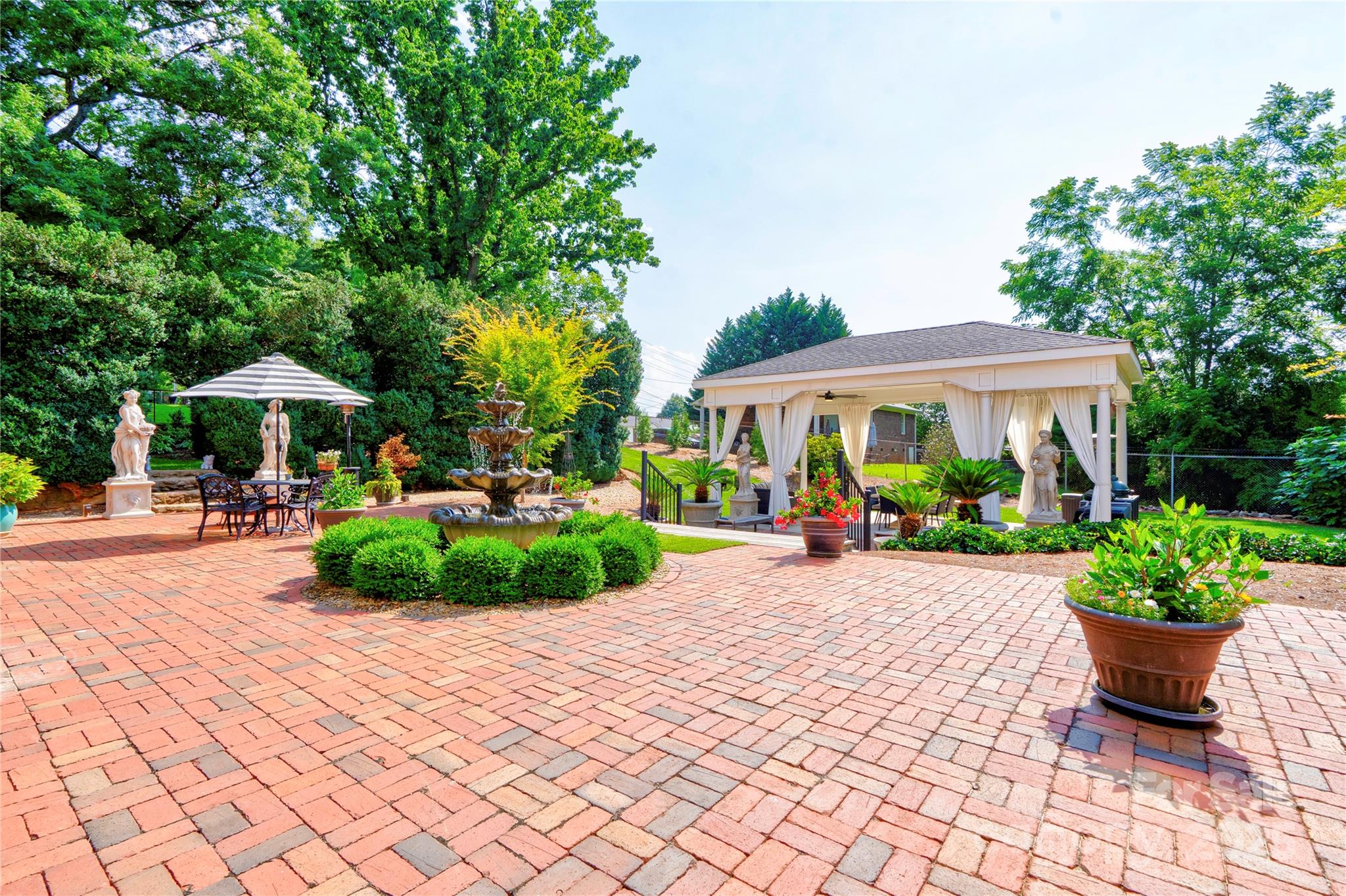 Kings Mountain, North Carolina, 28086, United States, 5 Bedrooms Bedrooms, ,6 BathroomsBathrooms,Residential,Active,1888967