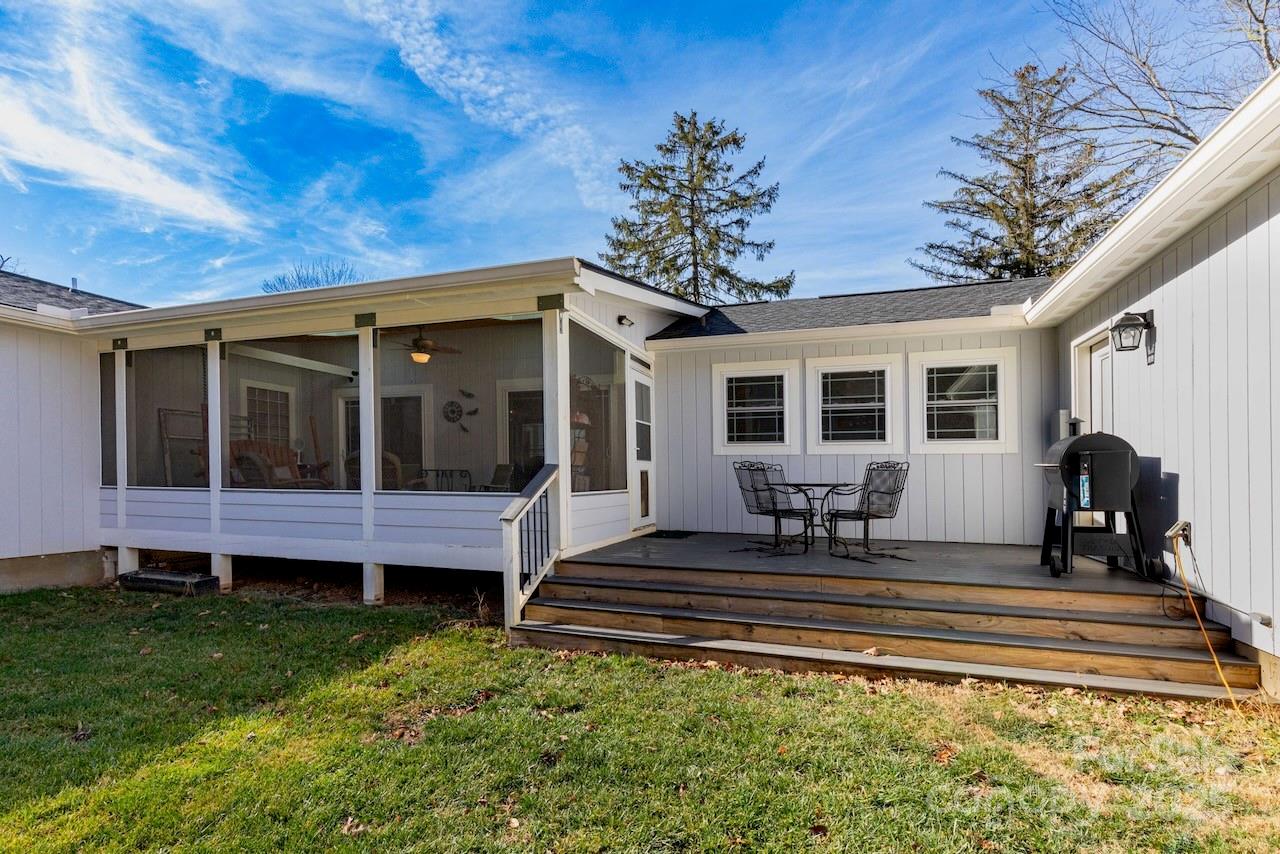 Canton, North Carolina, 28716, United States, 3 Bedrooms Bedrooms, ,4 BathroomsBathrooms,Residential,Active,2007140