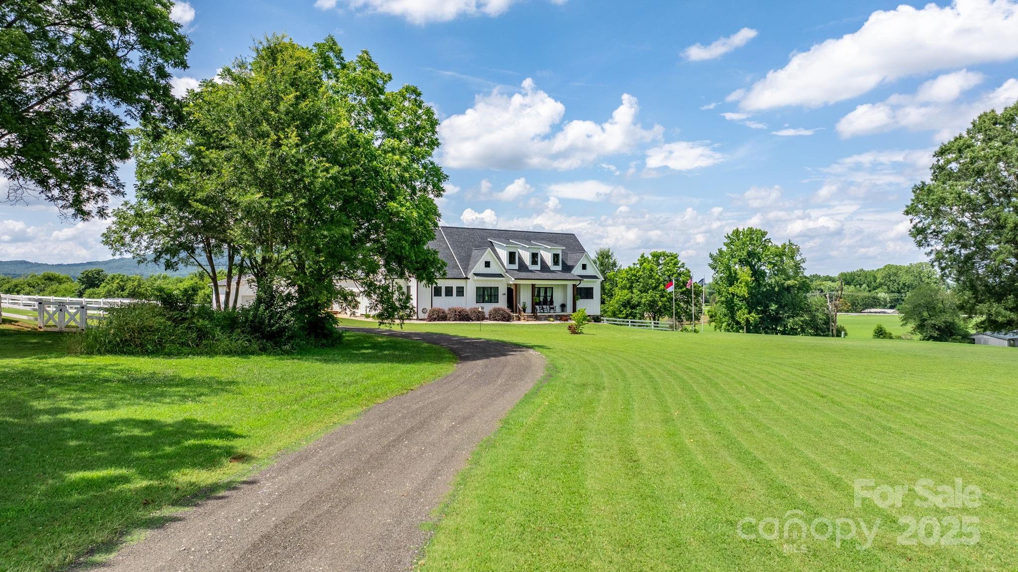 Hickory, North Carolina, 28602, United States, ,4 BathroomsBathrooms,Residential,Active,1894779