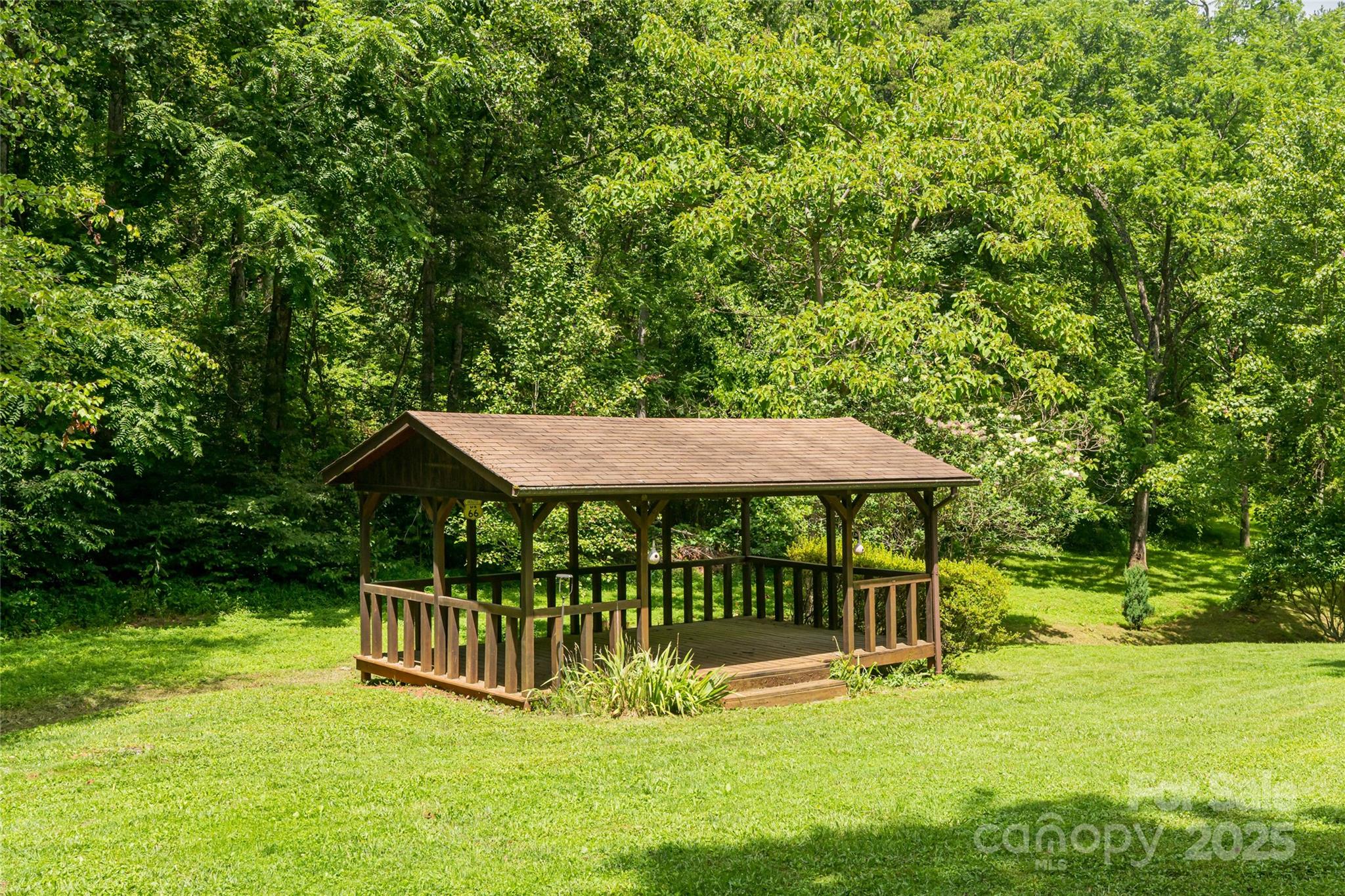 Weaverville, North Carolina, 28787, United States, 3 Bedrooms Bedrooms, ,2 BathroomsBathrooms,Residential,Active,1892411