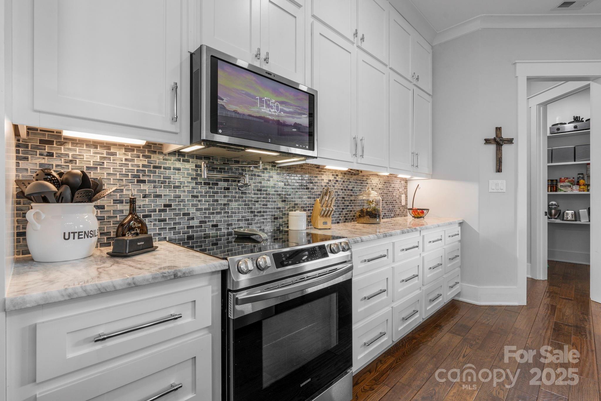 Hickory, North Carolina, 28602, United States, ,4 BathroomsBathrooms,Residential,Active,1894779