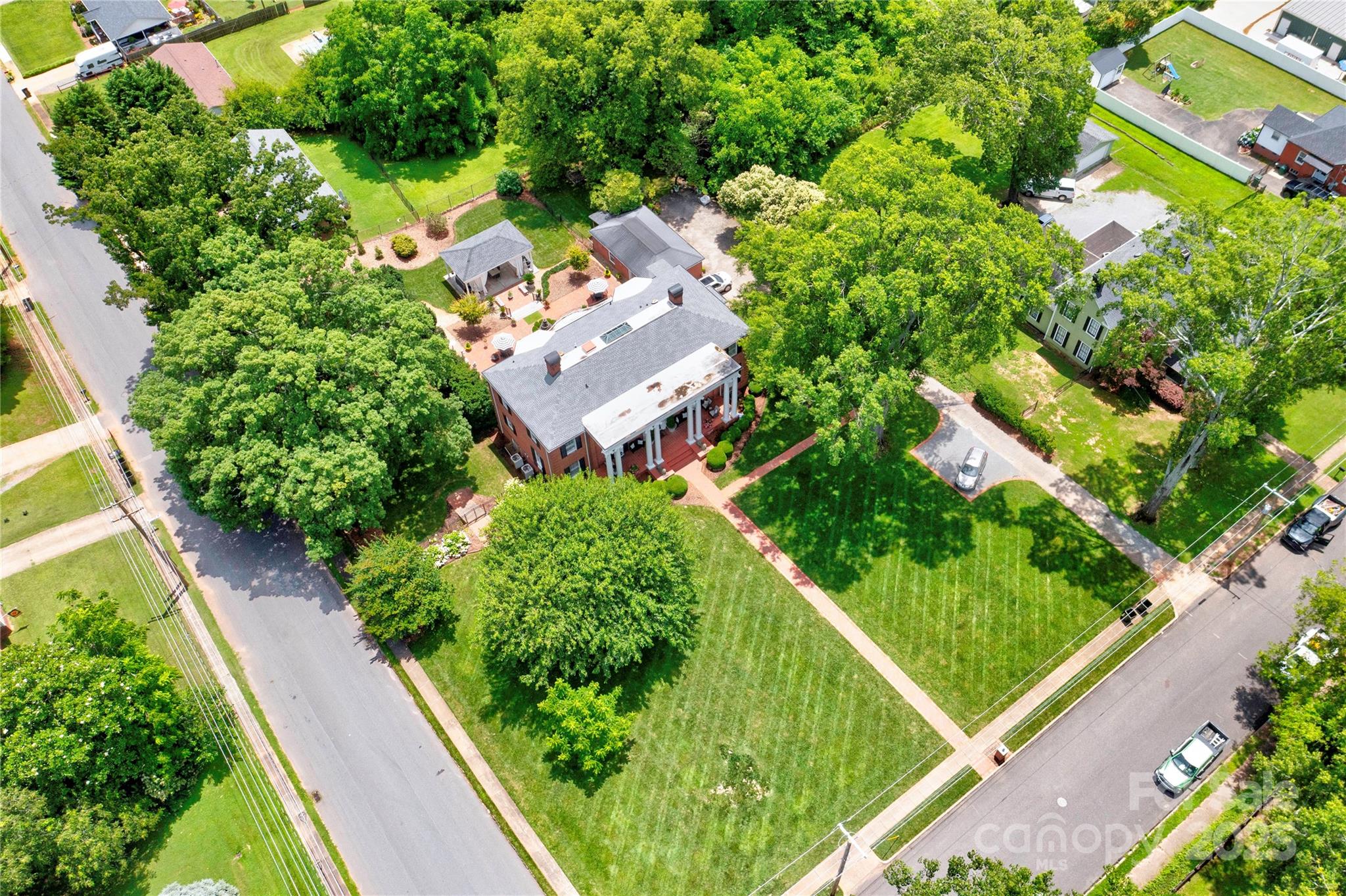 Kings Mountain, North Carolina, 28086, United States, 5 Bedrooms Bedrooms, ,6 BathroomsBathrooms,Residential,Active,1888967