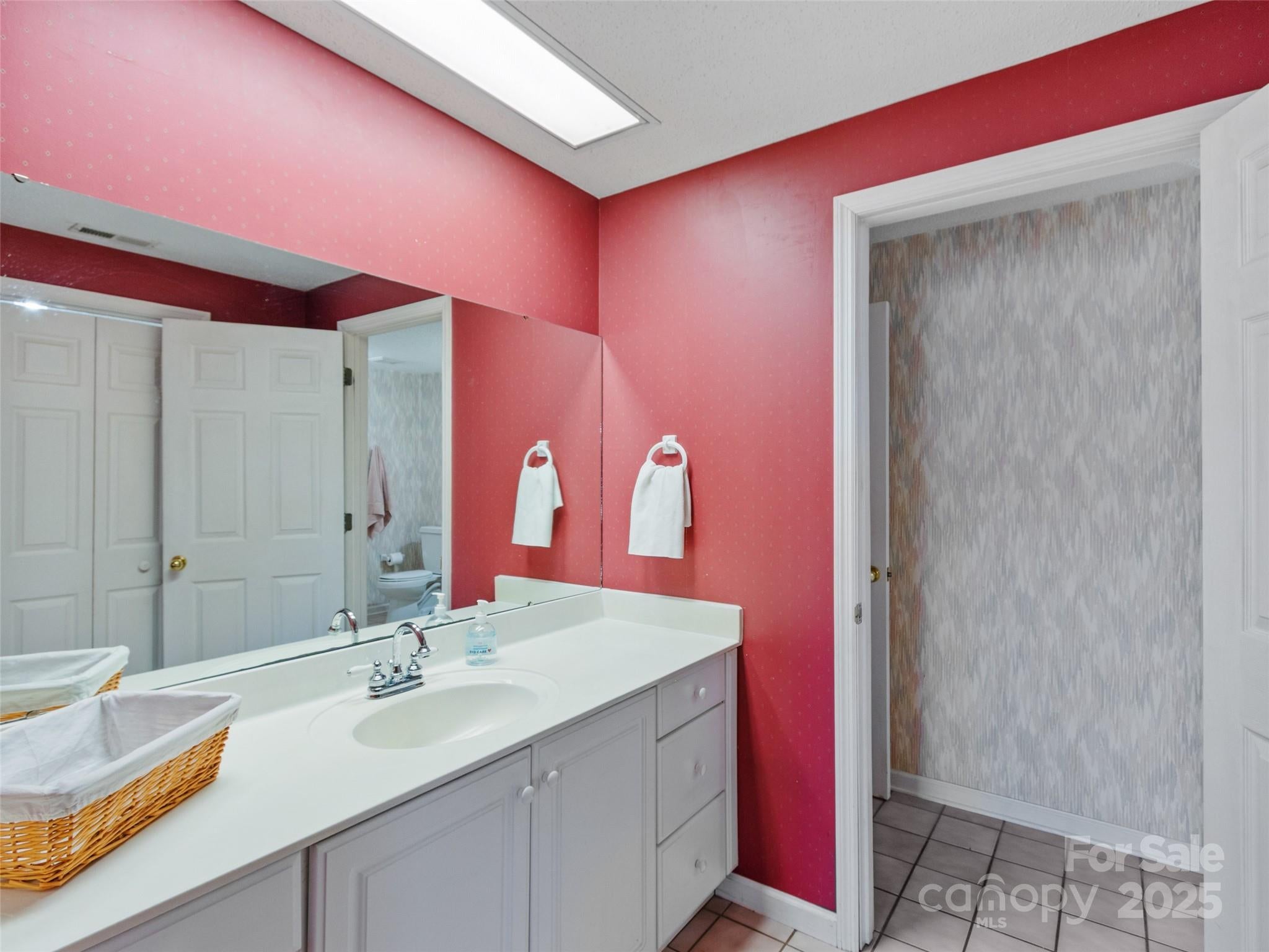 Barnardsville, North Carolina, 28709, United States, ,4 BathroomsBathrooms,Residential,Active,1770043
