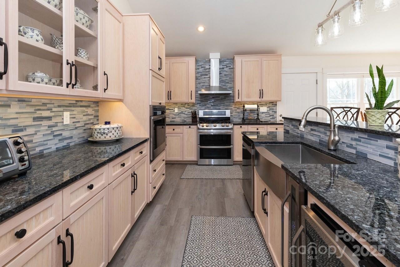 Canton, North Carolina, 28716, United States, 3 Bedrooms Bedrooms, ,4 BathroomsBathrooms,Residential,Active,2007140