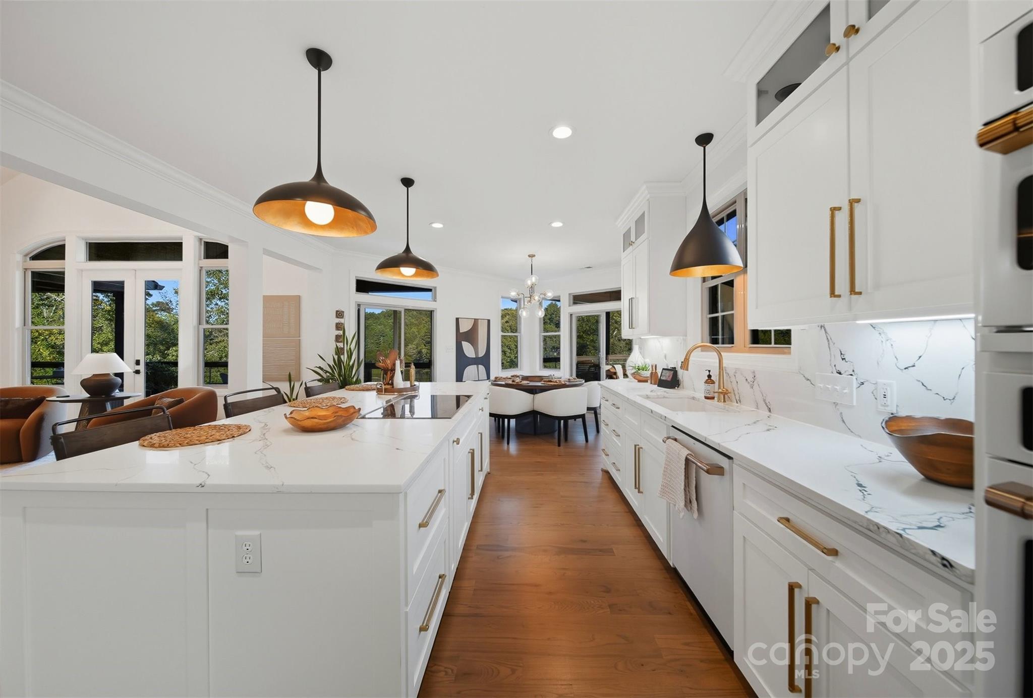 Hickory, North Carolina, 28601, United States, 3 Bedrooms Bedrooms, ,4 BathroomsBathrooms,Residential,Active,1942390