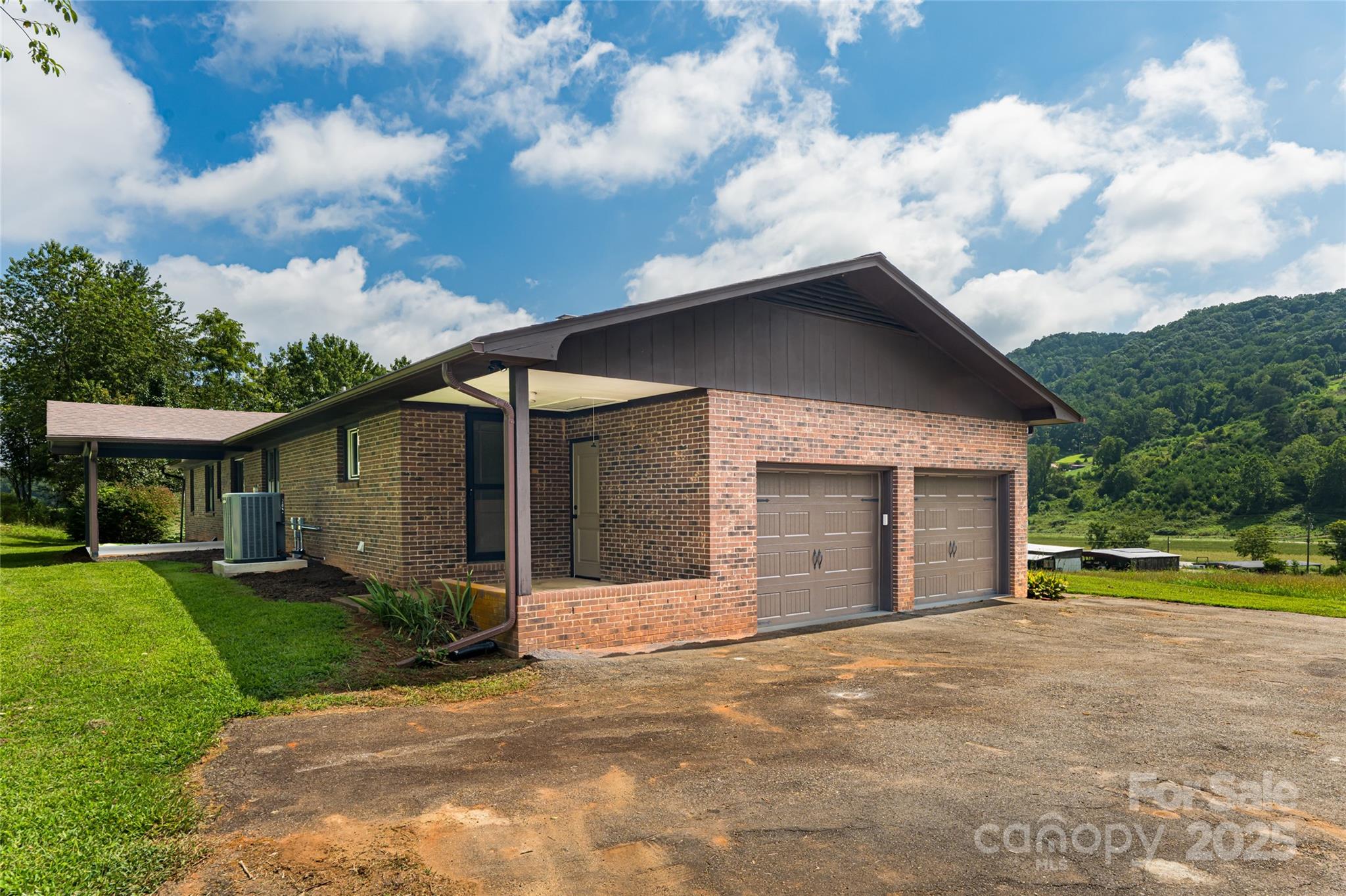 Leicester, North Carolina, 28748, United States, 4 Bedrooms Bedrooms, ,3 BathroomsBathrooms,Residential,Active,1927647