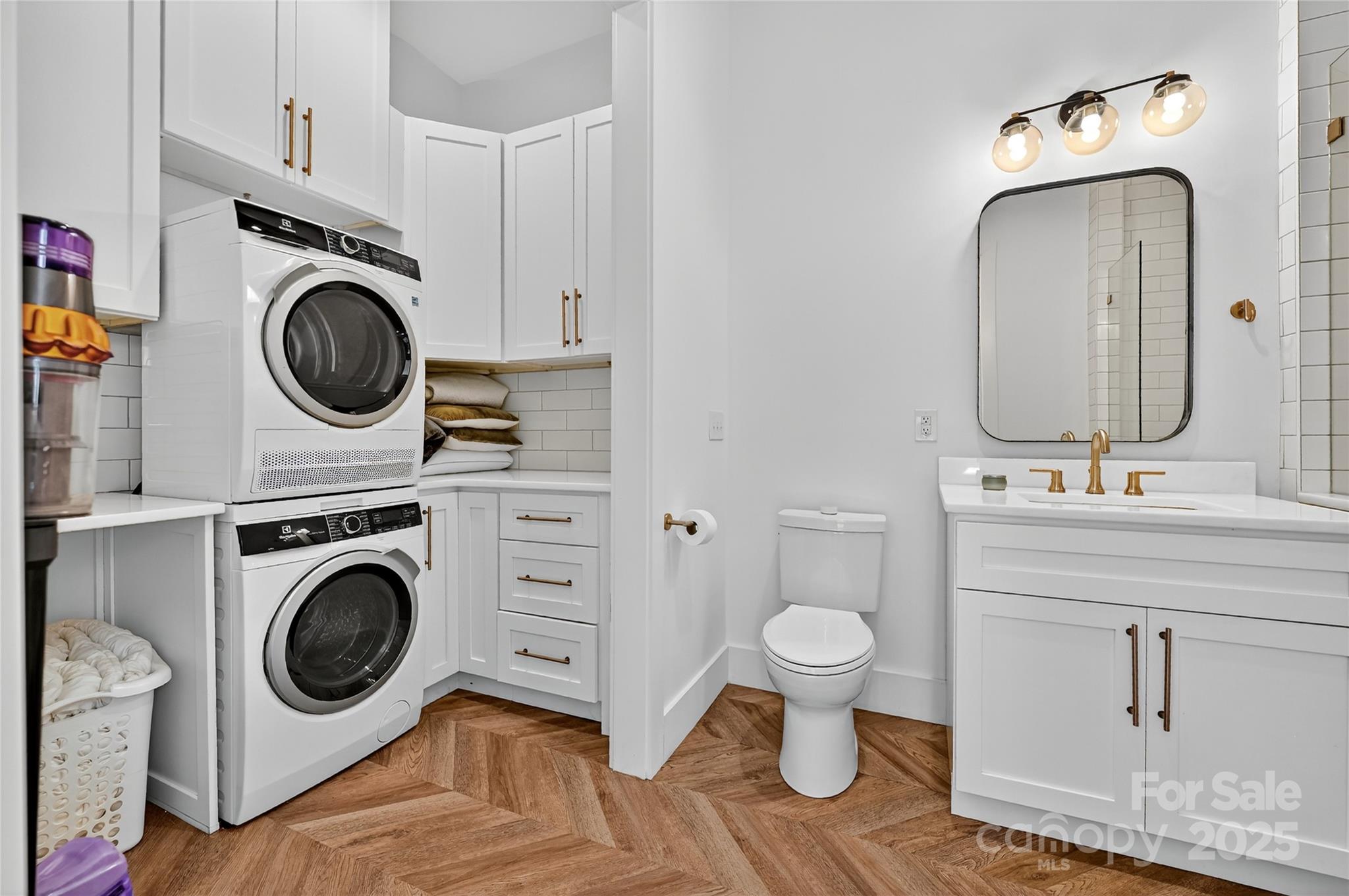 Charlotte, North Carolina, 28277, United States, 6 Bedrooms Bedrooms, ,5 BathroomsBathrooms,Residential,Active,1992626