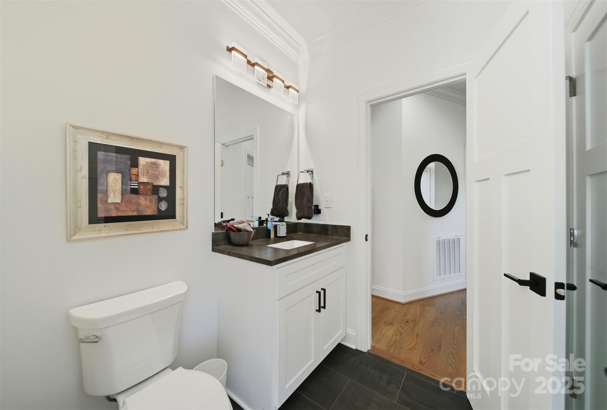 Hickory, North Carolina, 28601, United States, 3 Bedrooms Bedrooms, ,4 BathroomsBathrooms,Residential,Active,1942390