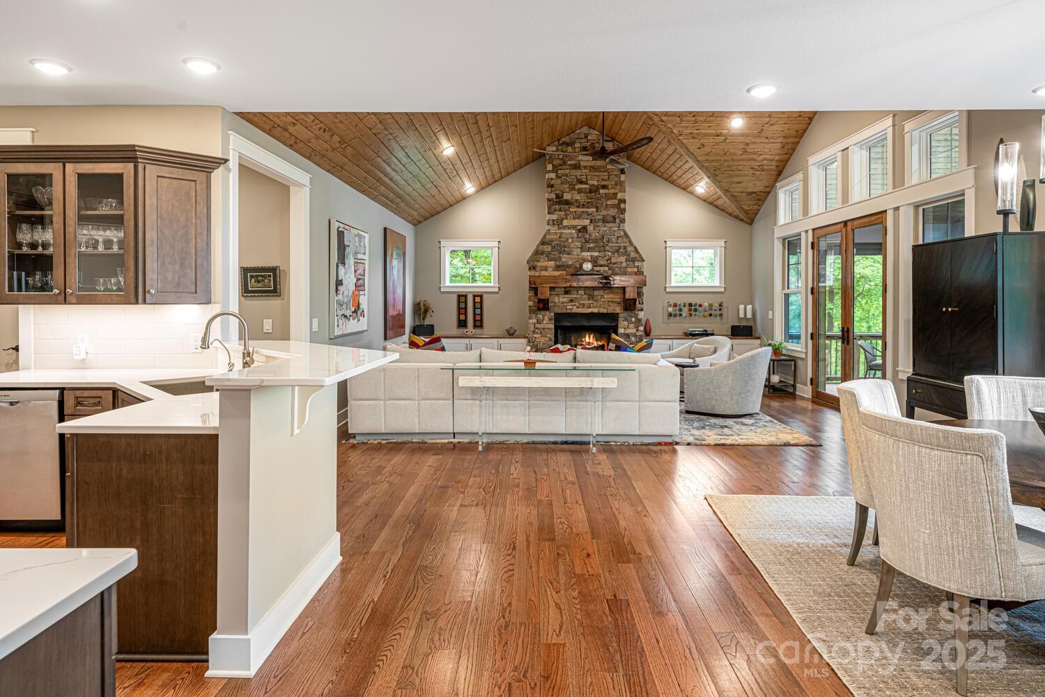 Flat Rock, North Carolina, 28731, United States, ,4 BathroomsBathrooms,Residential,Active,1860239