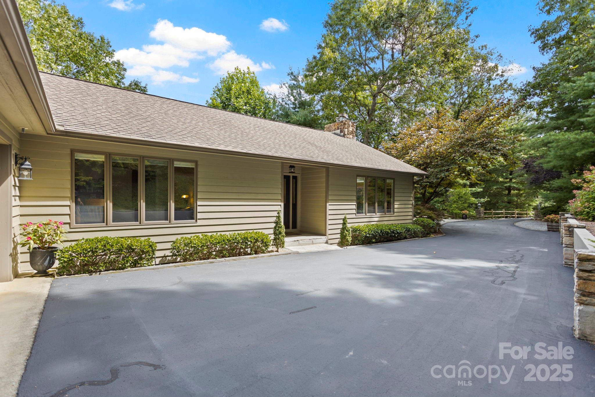 Flat Rock, North Carolina, 28731, United States, 3 Bedrooms Bedrooms, ,3 BathroomsBathrooms,Residential,Active,1989787