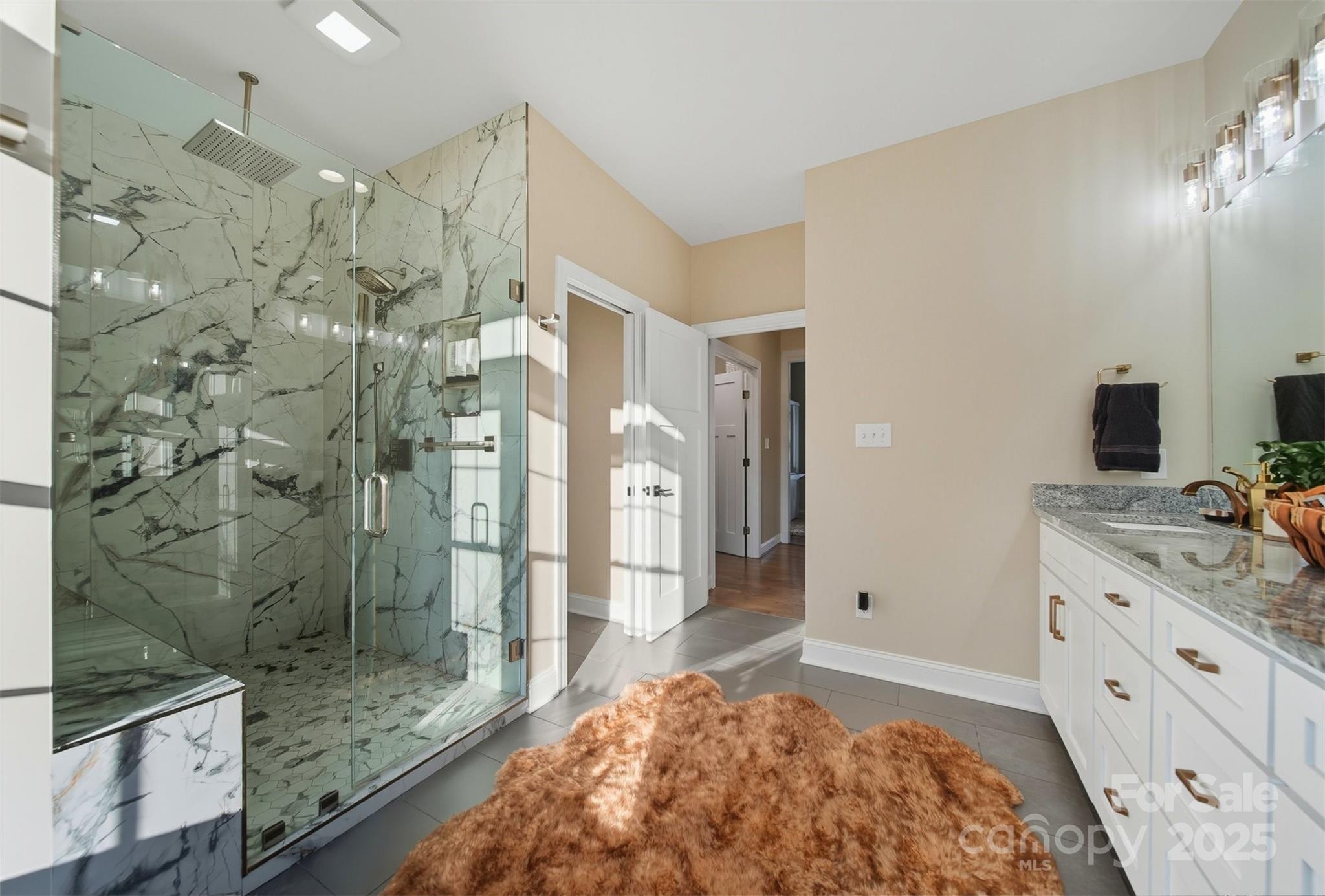 Hickory, North Carolina, 28601, United States, 3 Bedrooms Bedrooms, ,4 BathroomsBathrooms,Residential,Active,1942390