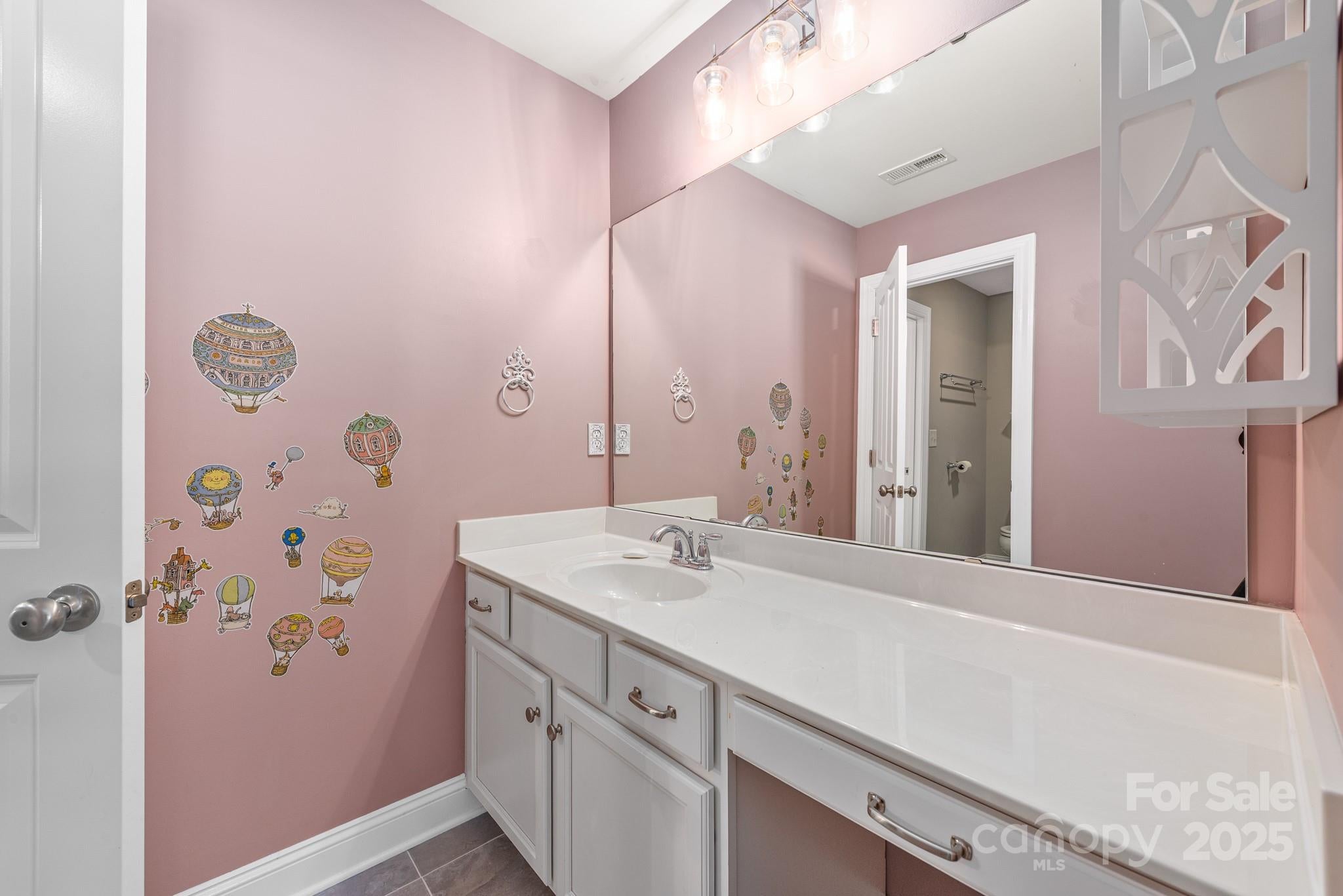 Belmont, North Carolina, 28012, United States, 4 Bedrooms Bedrooms, ,4 BathroomsBathrooms,Residential,Active,1852772