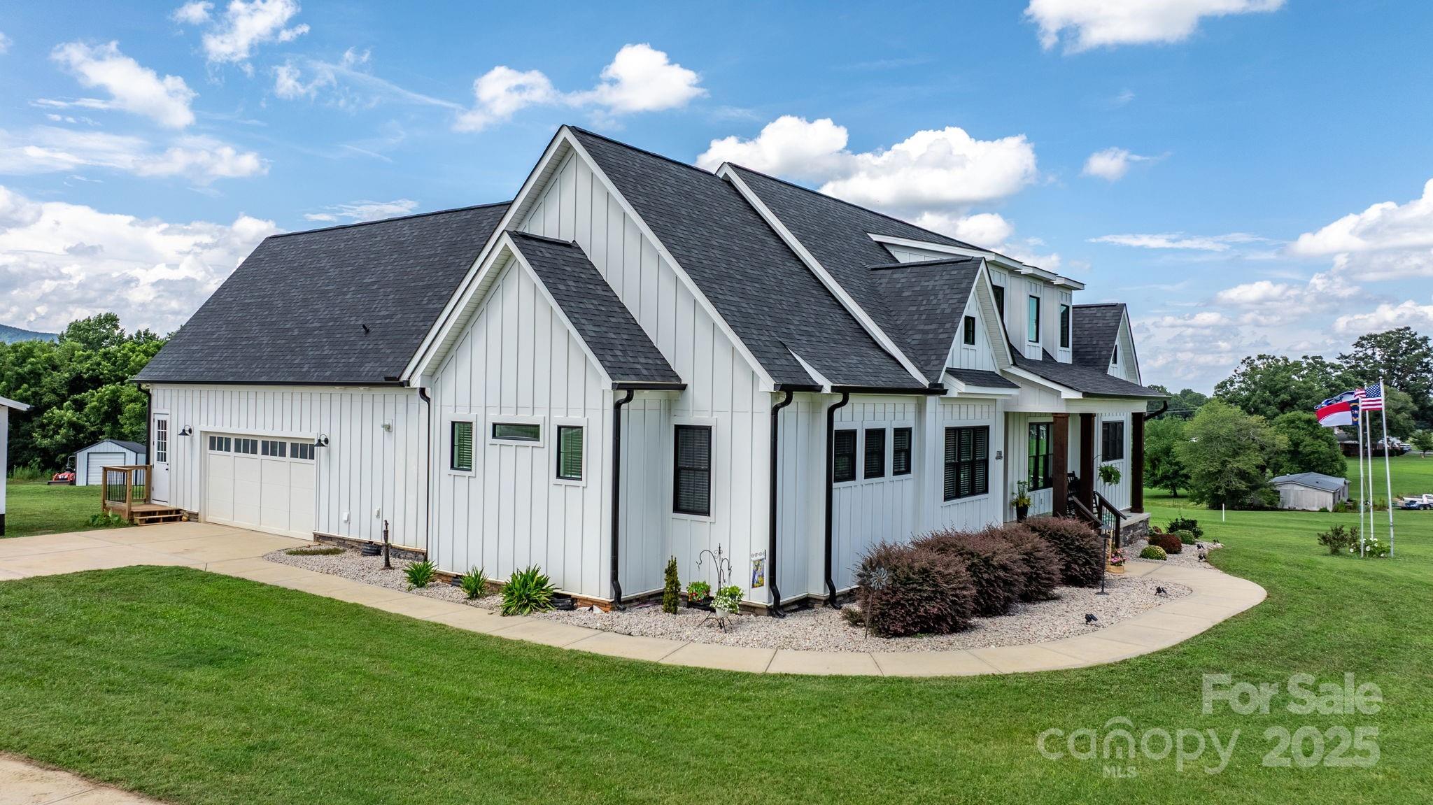 Hickory, North Carolina, 28602, United States, ,4 BathroomsBathrooms,Residential,Active,1894779