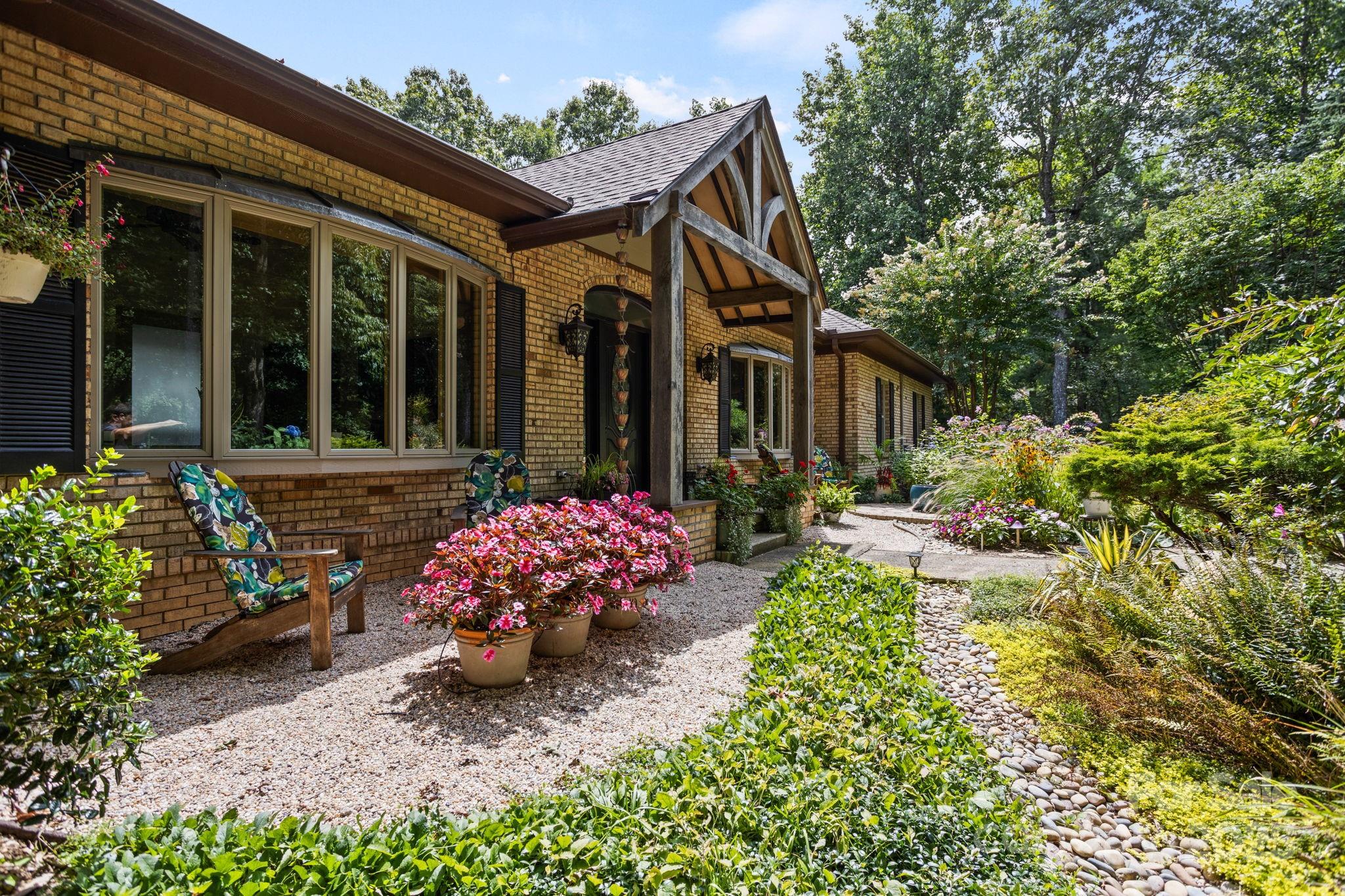Flat Rock, North Carolina, 28731, United States, 3 Bedrooms Bedrooms, ,4 BathroomsBathrooms,Residential,Active,1936630