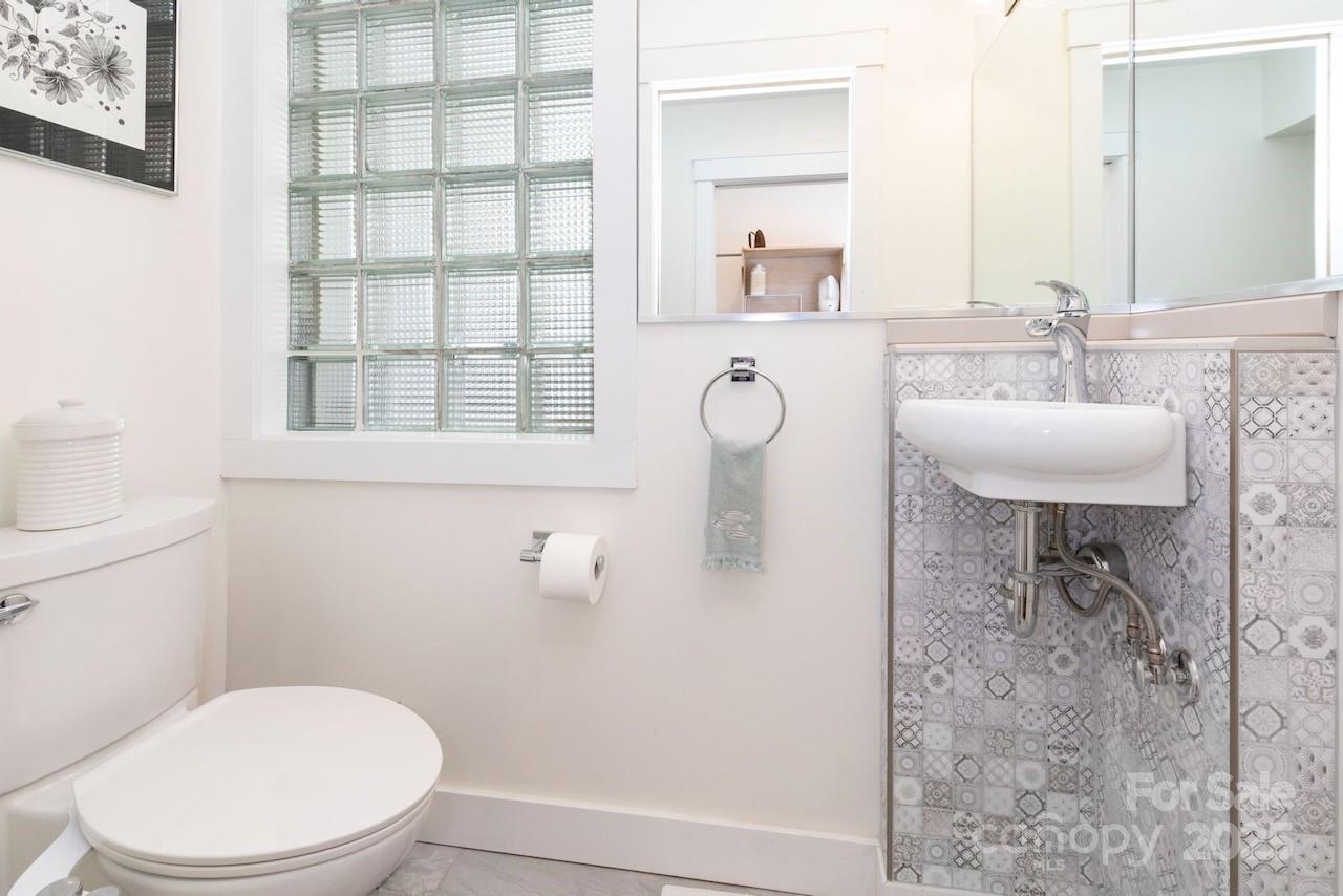 Canton, North Carolina, 28716, United States, 3 Bedrooms Bedrooms, ,4 BathroomsBathrooms,Residential,Active,2007140