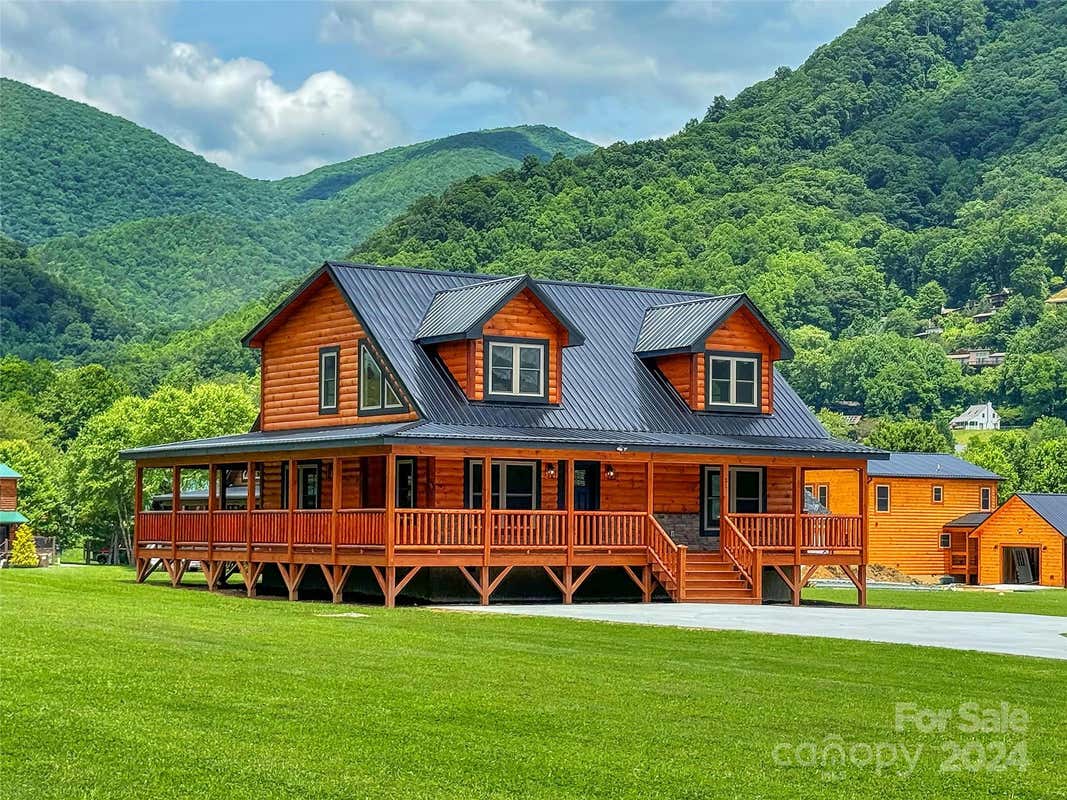 21 KENNERLY CV, MAGGIE VALLEY, NC 28751, photo 1 of 45