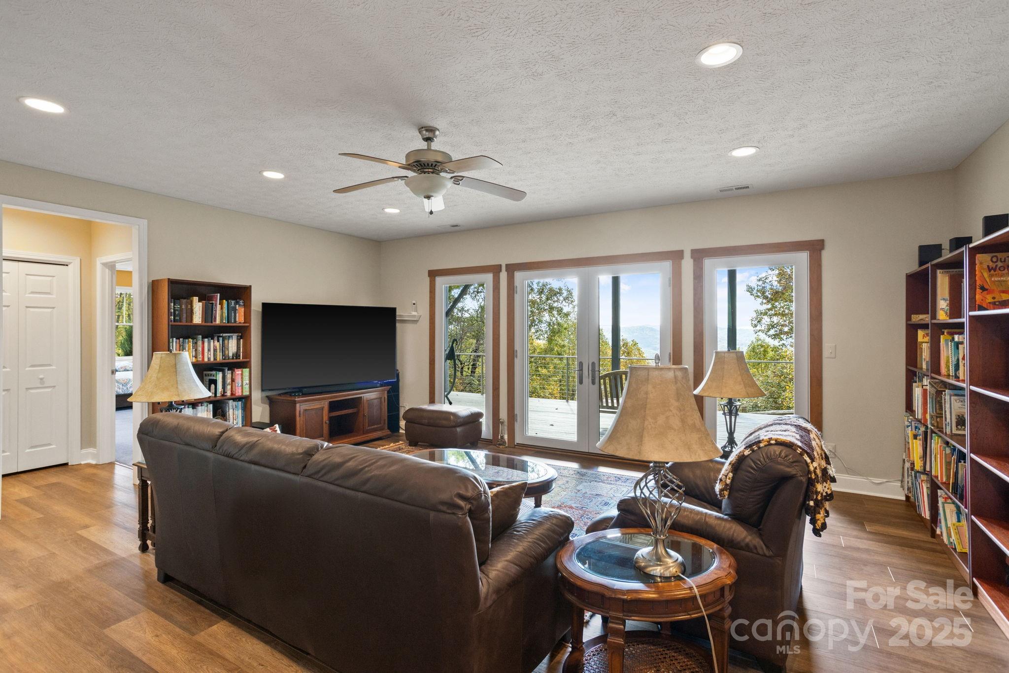 Hendersonville, North Carolina, 28739, United States, 3 Bedrooms Bedrooms, ,4 BathroomsBathrooms,Residential,Active,1973289