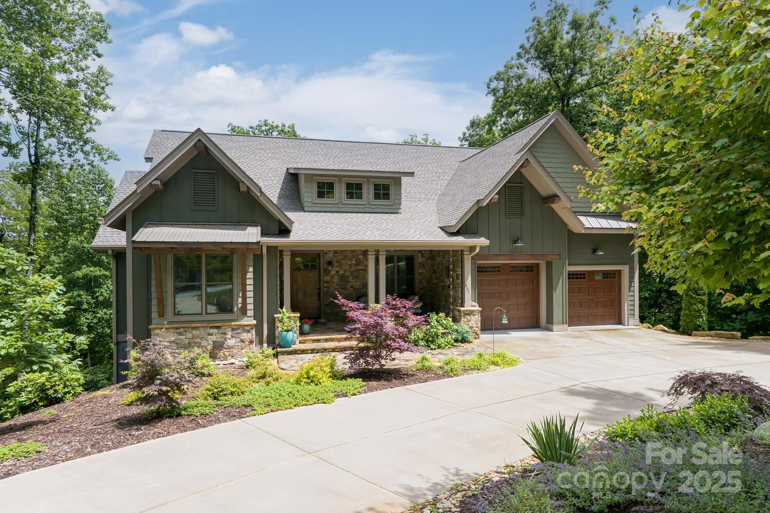 Flat Rock, North Carolina, 28731, United States, ,4 BathroomsBathrooms,Residential,Active,1860239