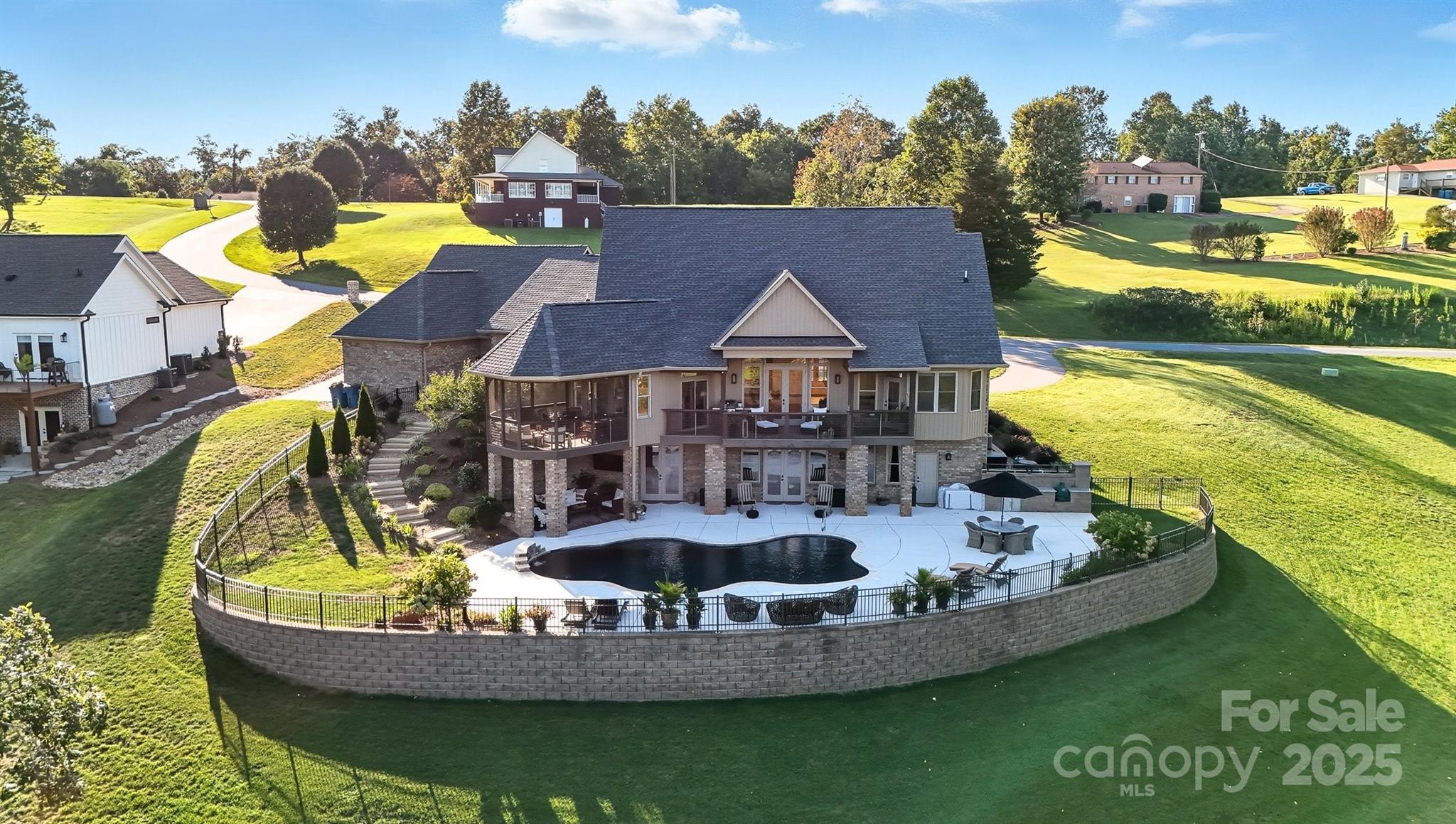 Hickory, North Carolina, 28601, United States, 3 Bedrooms Bedrooms, ,4 BathroomsBathrooms,Residential,Active,1942390