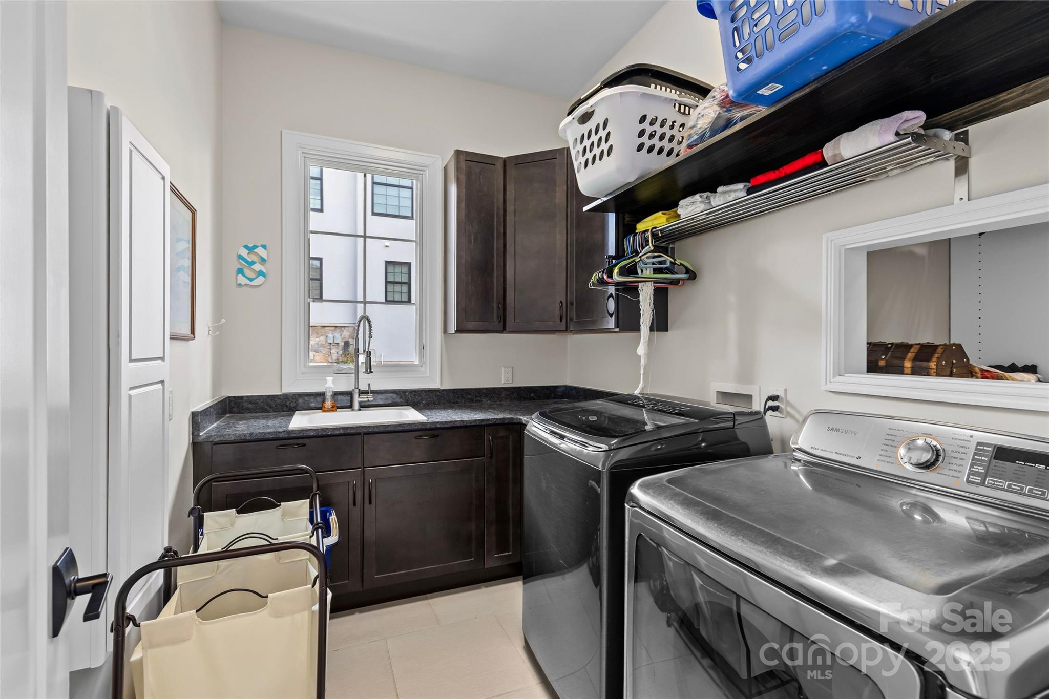 Belmont, North Carolina, 28012, United States, 5 Bedrooms Bedrooms, ,5 BathroomsBathrooms,Residential,Active,1953385