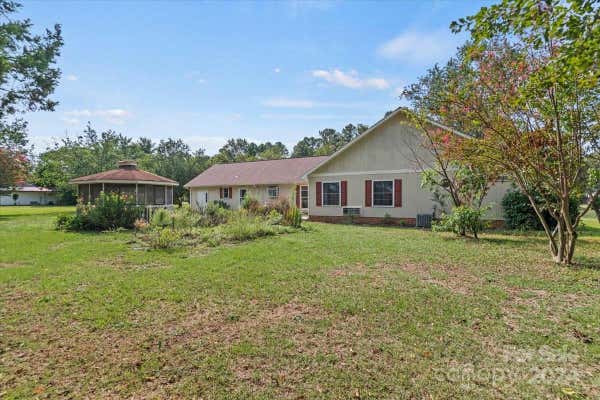 117 ROSE ST, BENNETTSVILLE, SC 29512, photo 3 of 47