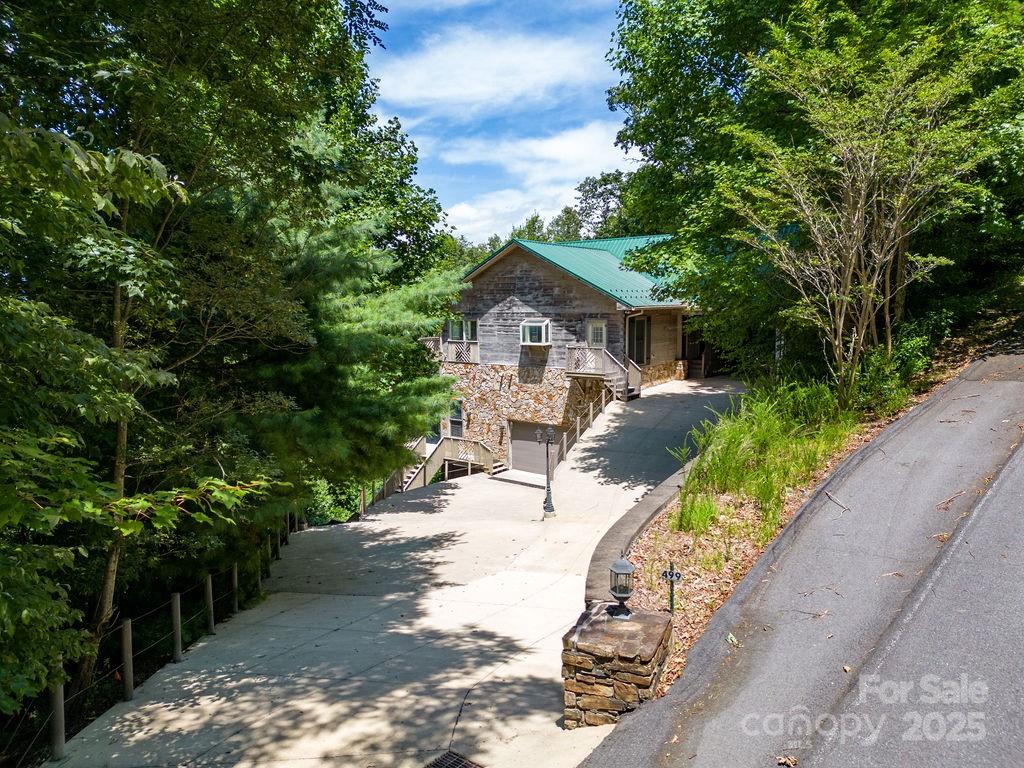 Brevard, North Carolina, 28712, United States, 4 Bedrooms Bedrooms, ,5 BathroomsBathrooms,Residential,Active,1997889