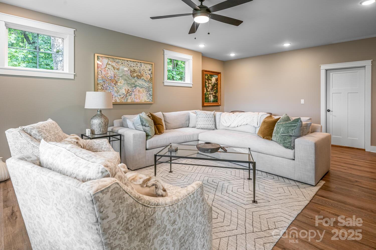 Flat Rock, North Carolina, 28731, United States, ,4 BathroomsBathrooms,Residential,Active,1860239