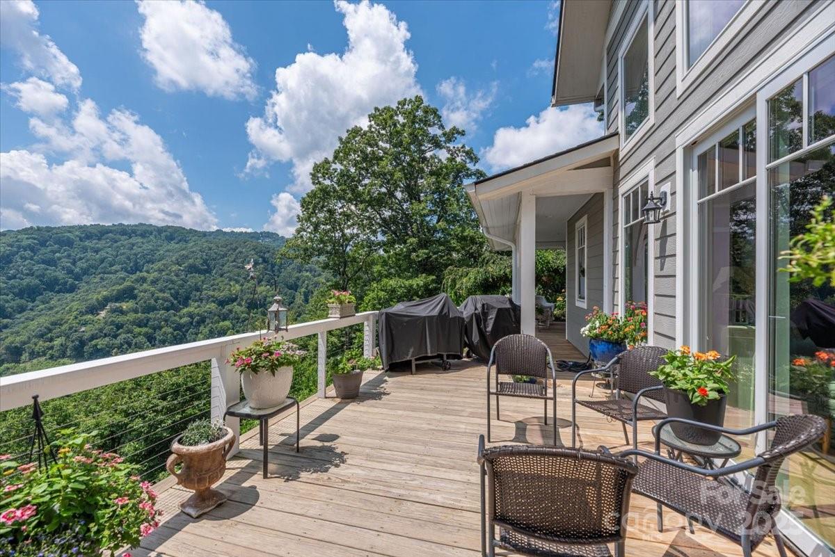 Waynesville, North Carolina, 28785, United States, 3 Bedrooms Bedrooms, ,4 BathroomsBathrooms,Residential,Active,1952318