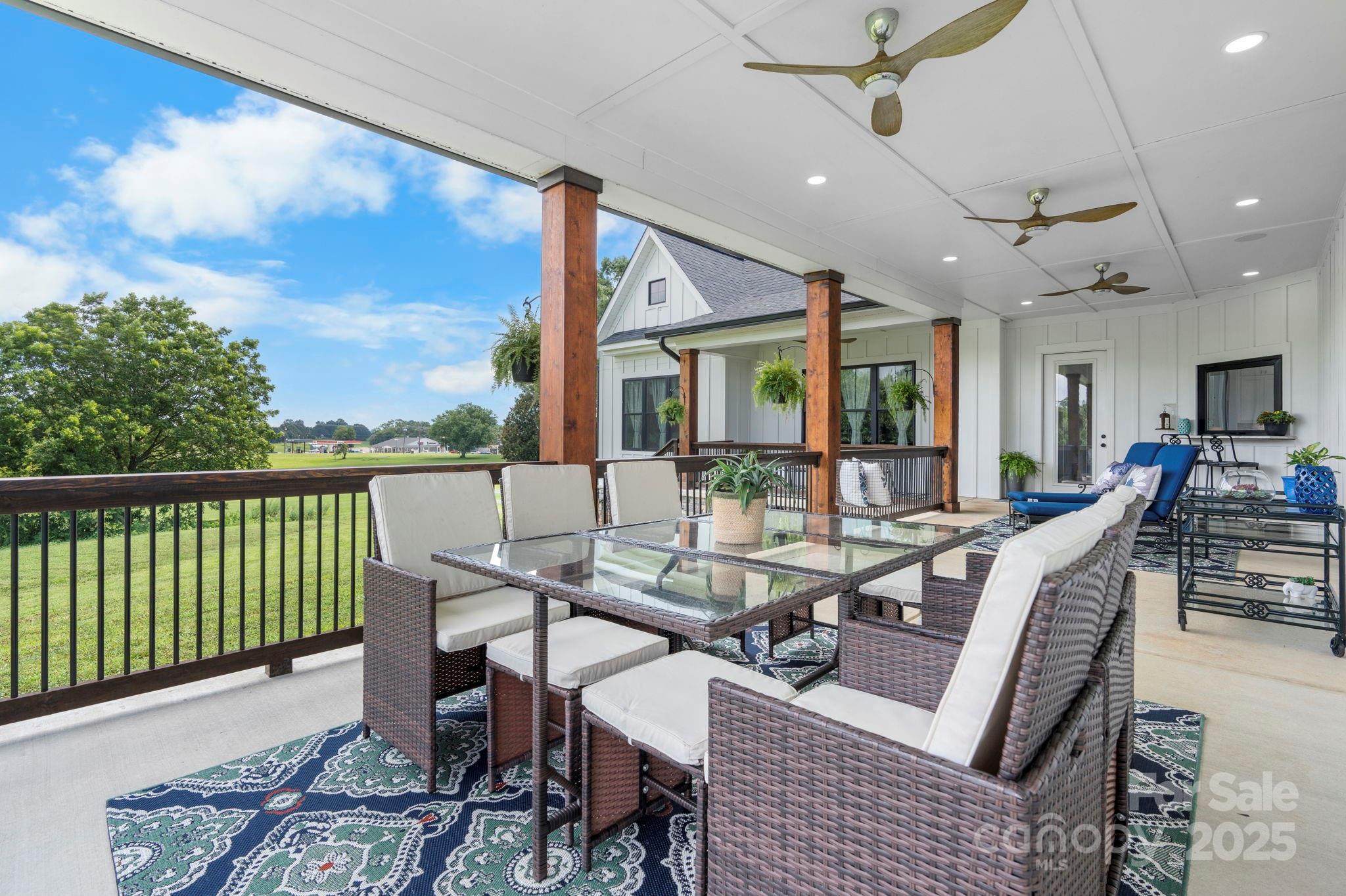 Hickory, North Carolina, 28602, United States, ,4 BathroomsBathrooms,Residential,Active,1894779