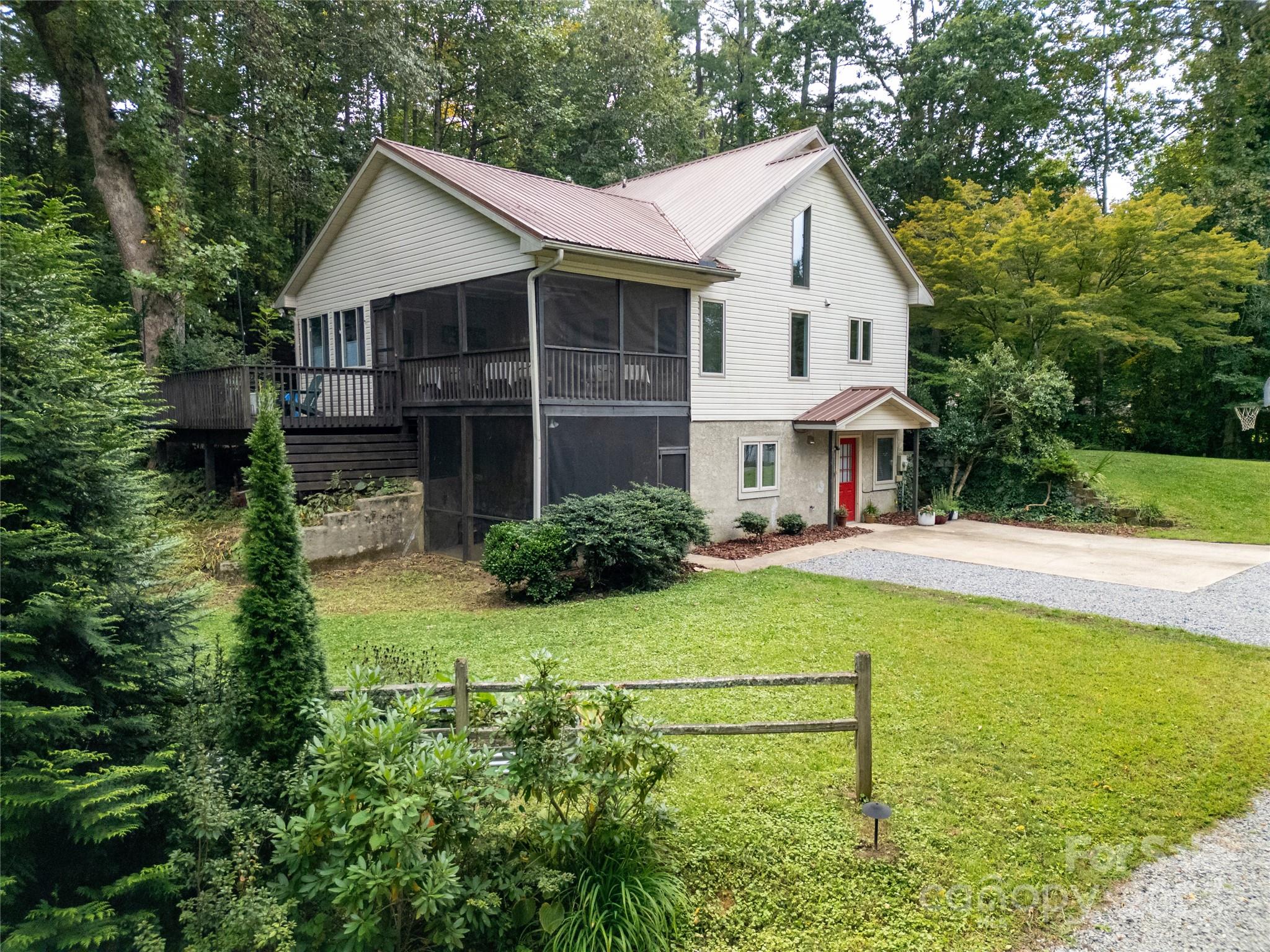 Brevard, North Carolina, 28712, United States, 4 Bedrooms Bedrooms, ,5 BathroomsBathrooms,Residential,Active,1953267