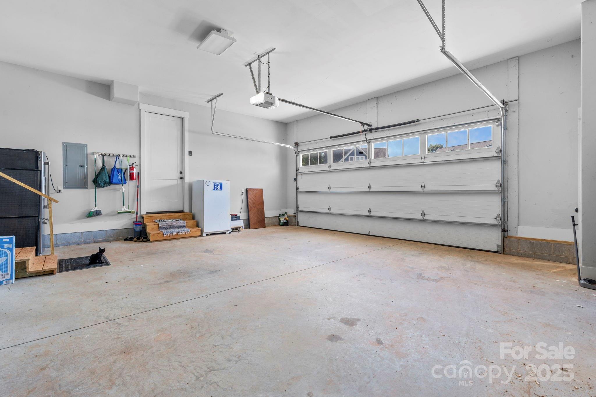 Hickory, North Carolina, 28602, United States, ,4 BathroomsBathrooms,Residential,Active,1894779