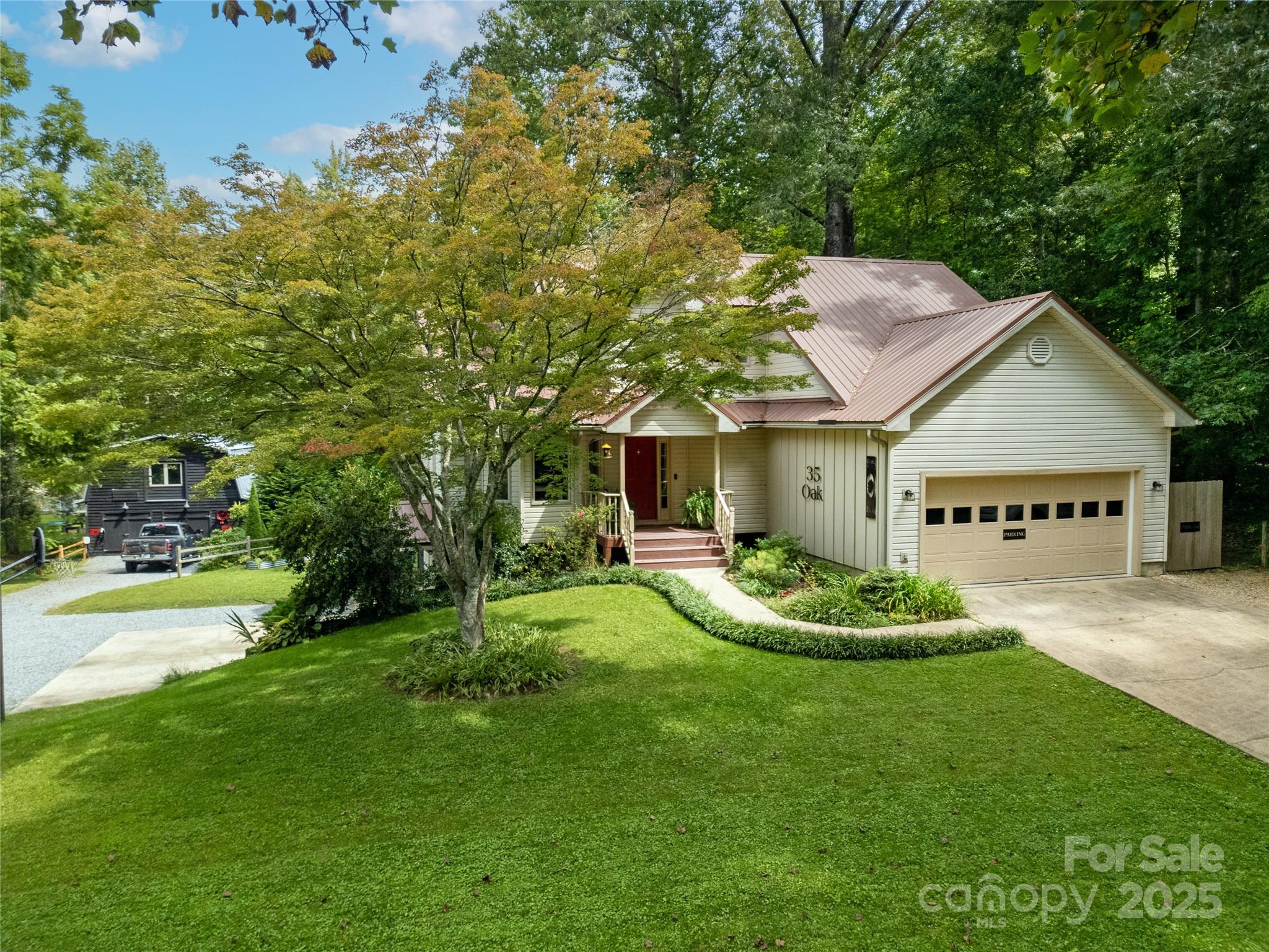 Brevard, North Carolina, 28712, United States, 4 Bedrooms Bedrooms, ,5 BathroomsBathrooms,Residential,Active,1953267