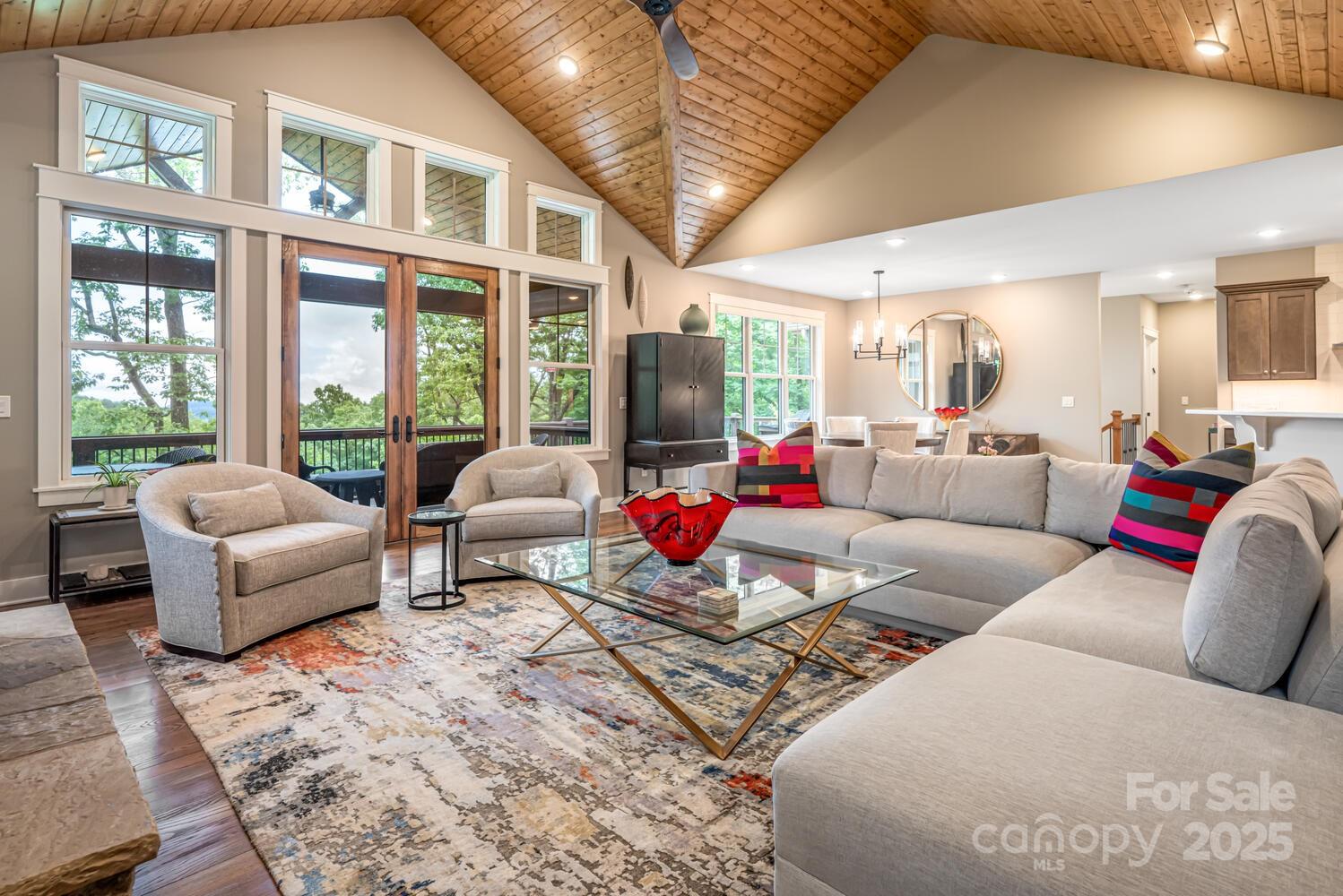 Flat Rock, North Carolina, 28731, United States, ,4 BathroomsBathrooms,Residential,Active,1860239