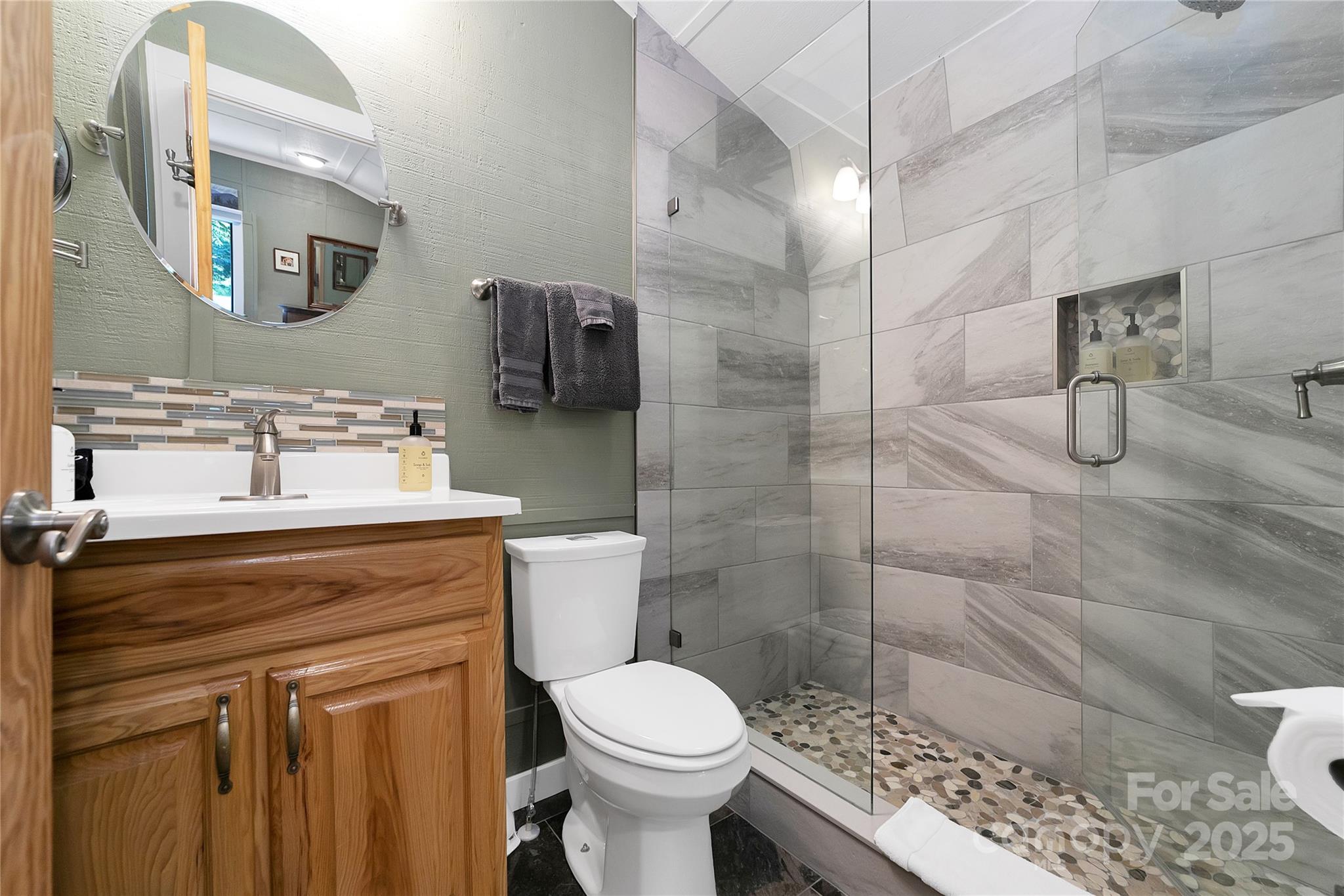 Brevard, North Carolina, 28712, United States, 4 Bedrooms Bedrooms, ,5 BathroomsBathrooms,Residential,Active,1953267